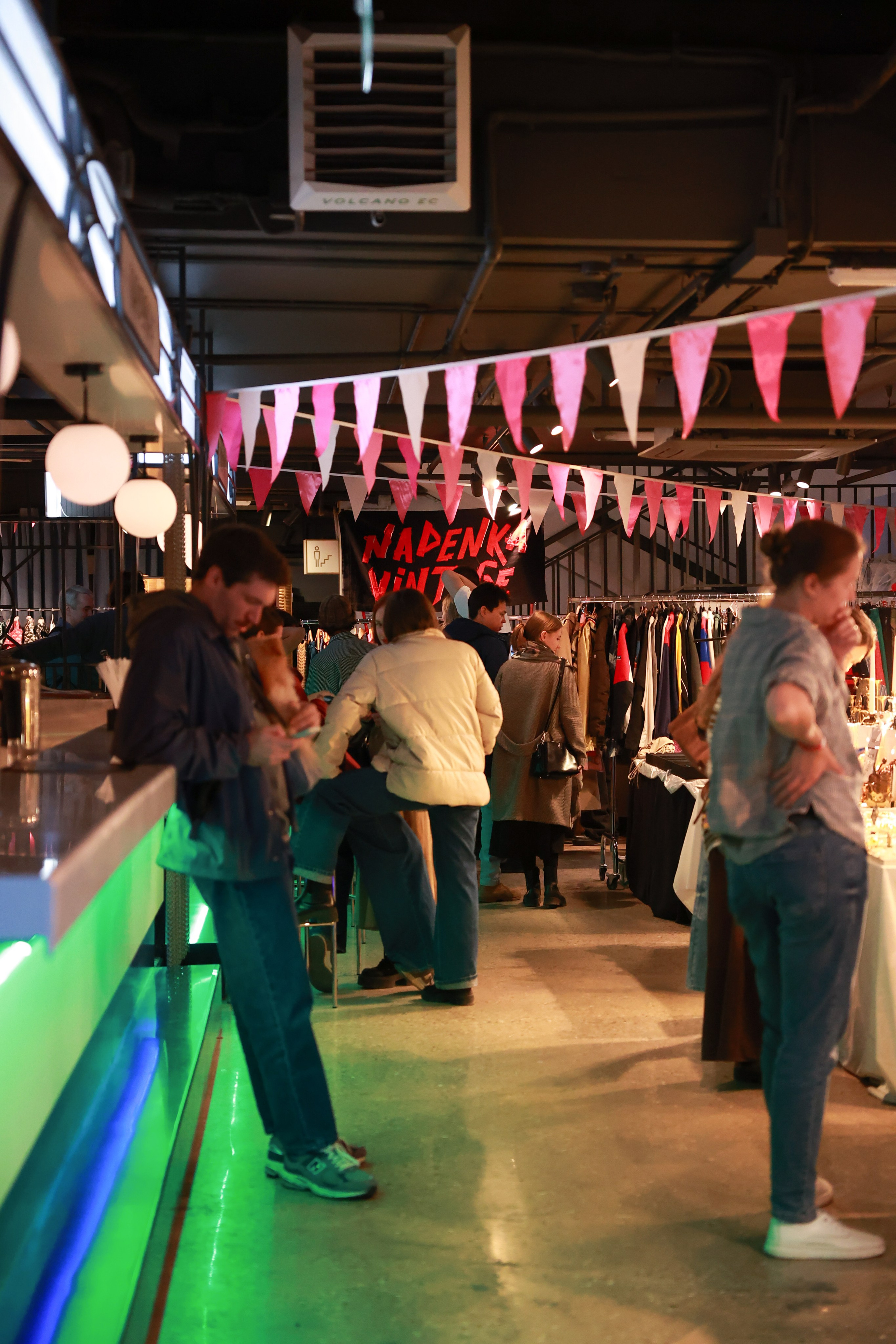 7–8 марта 2025 в пространстве «Три вокзала. Депо» / День 1 / фото Саша Жукова. Фотоотчеты «Ламбада-маркета»