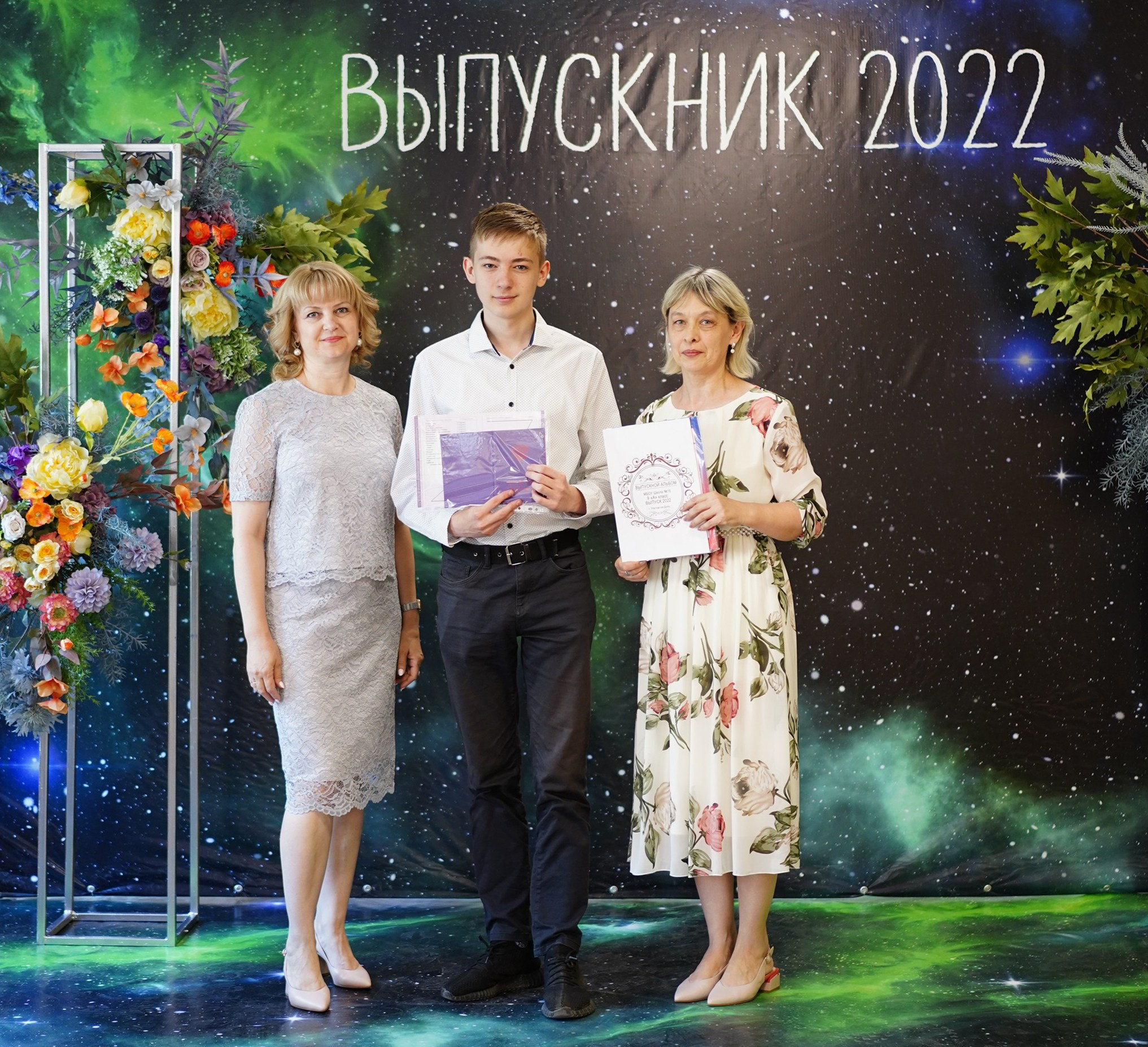 Вручение аттестатов. Фотостудия Лучшие моменты Выпускные альбомы, школьные, юбилейные фотокниги Ростов-на-Дону