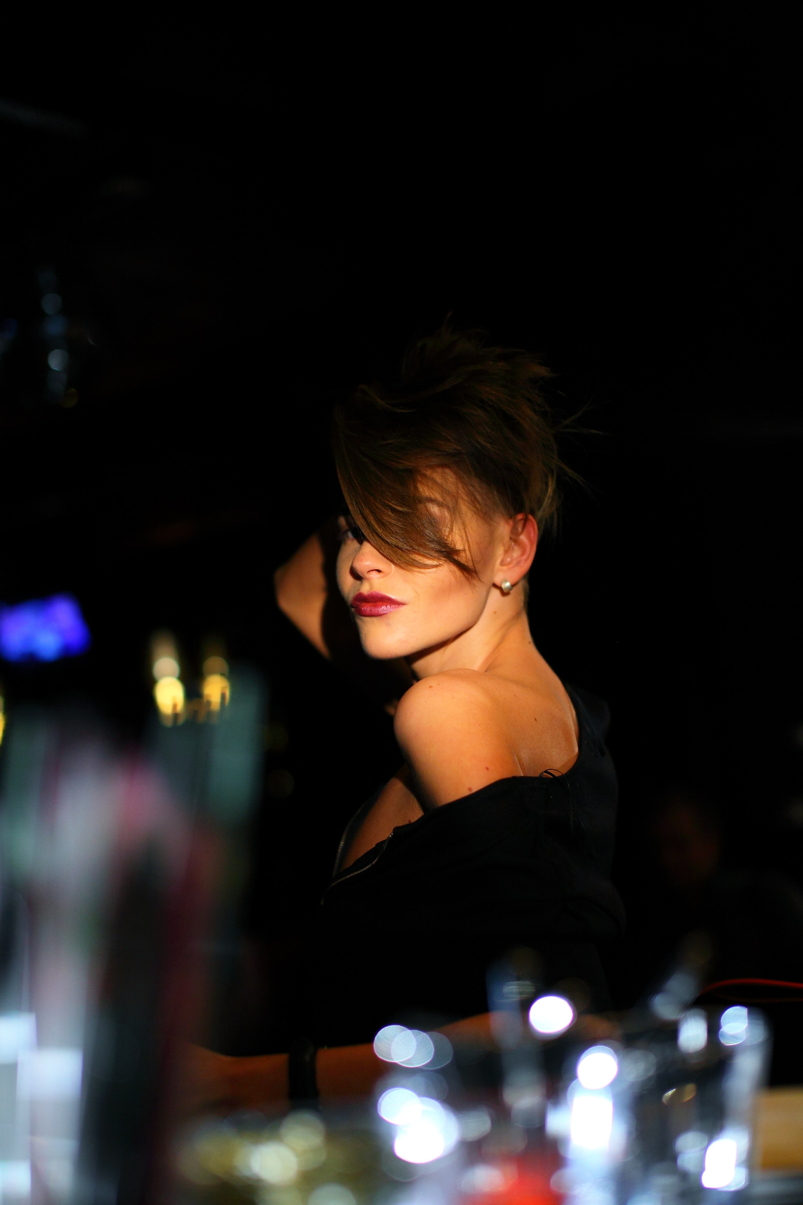 Портретная съемка девушки в кафе. Свадебный и репортажный фотограф в Ярославле и Санкт-Петербурге Роман Микрюков