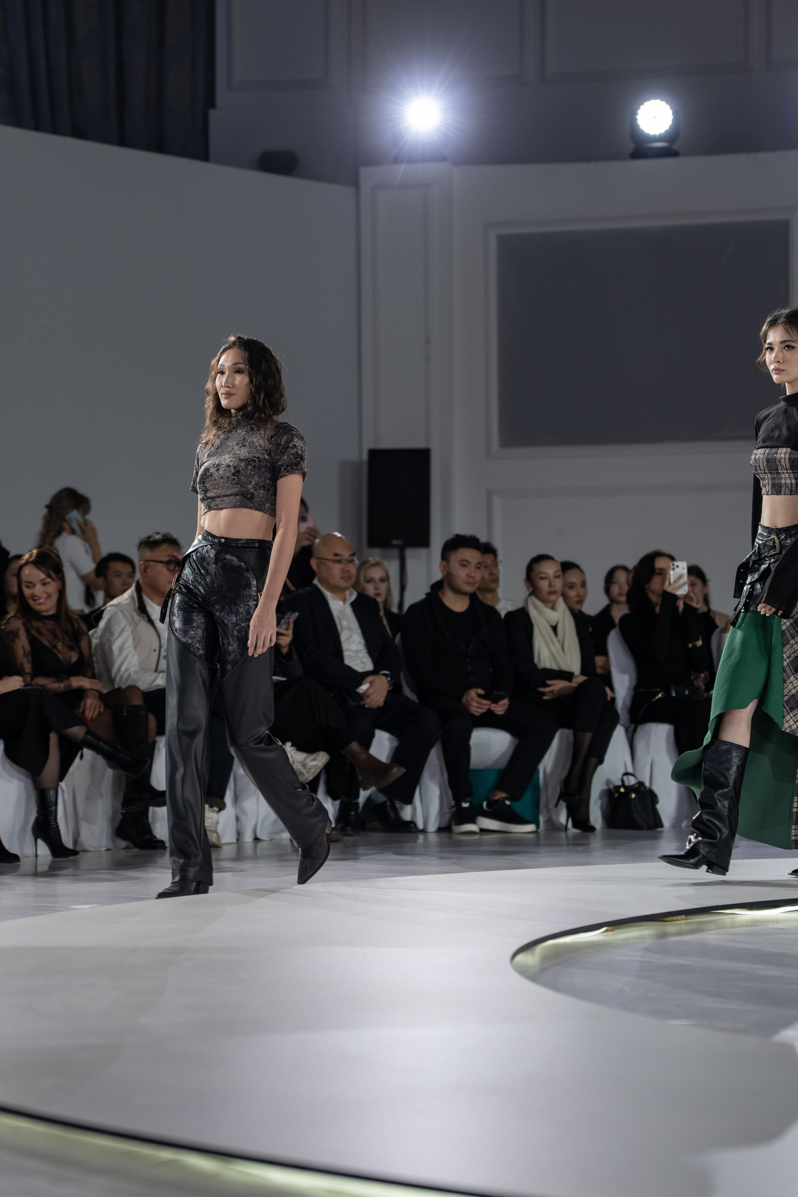 Design August. Сайт Алматинского НЮ АРТ, будуар и фэшн фотографа Дениса Карпенко