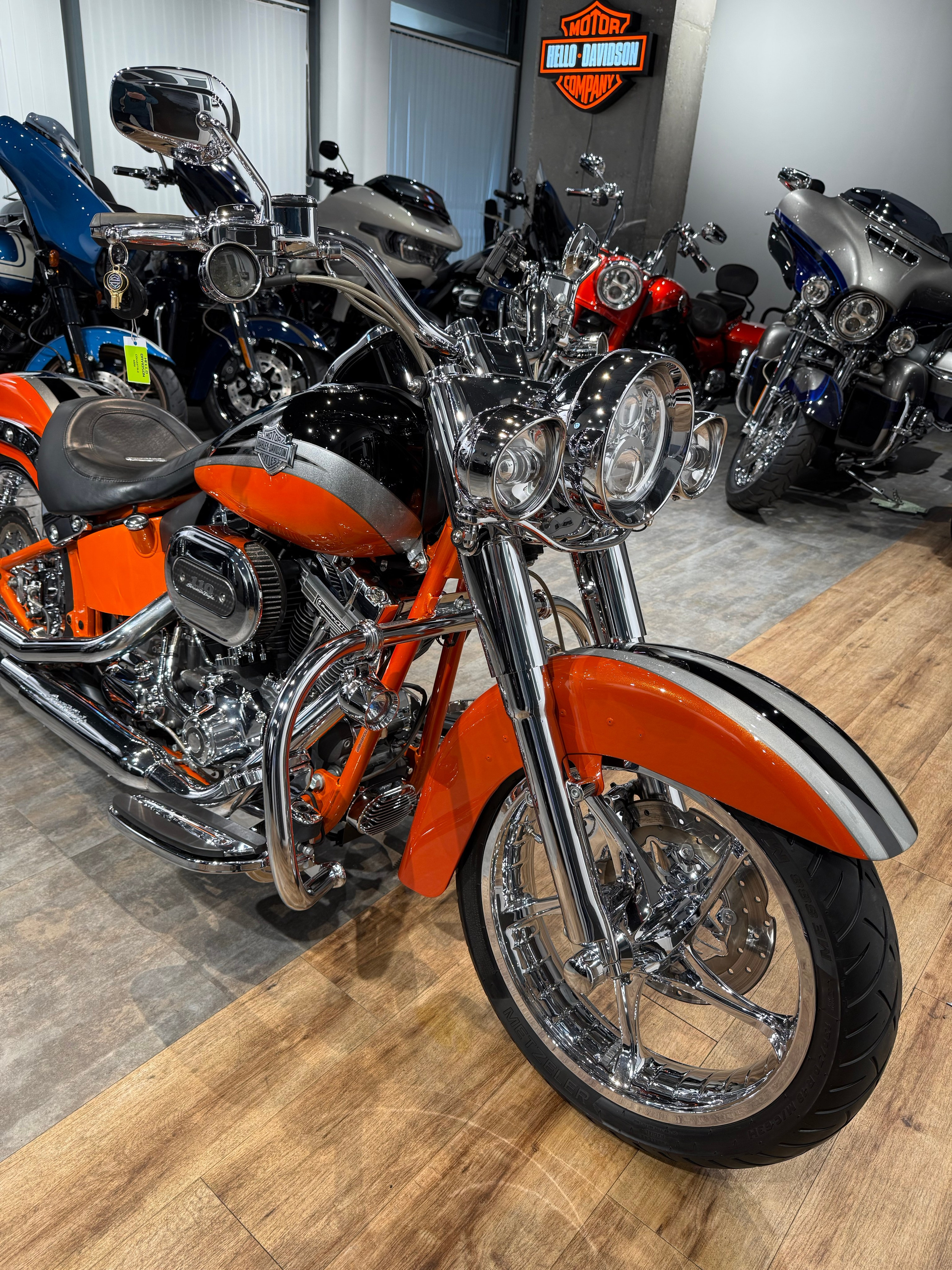 2010 CVO Inferno Orange. Hello Davidson, Москва. Только хорошие мотоциклы…