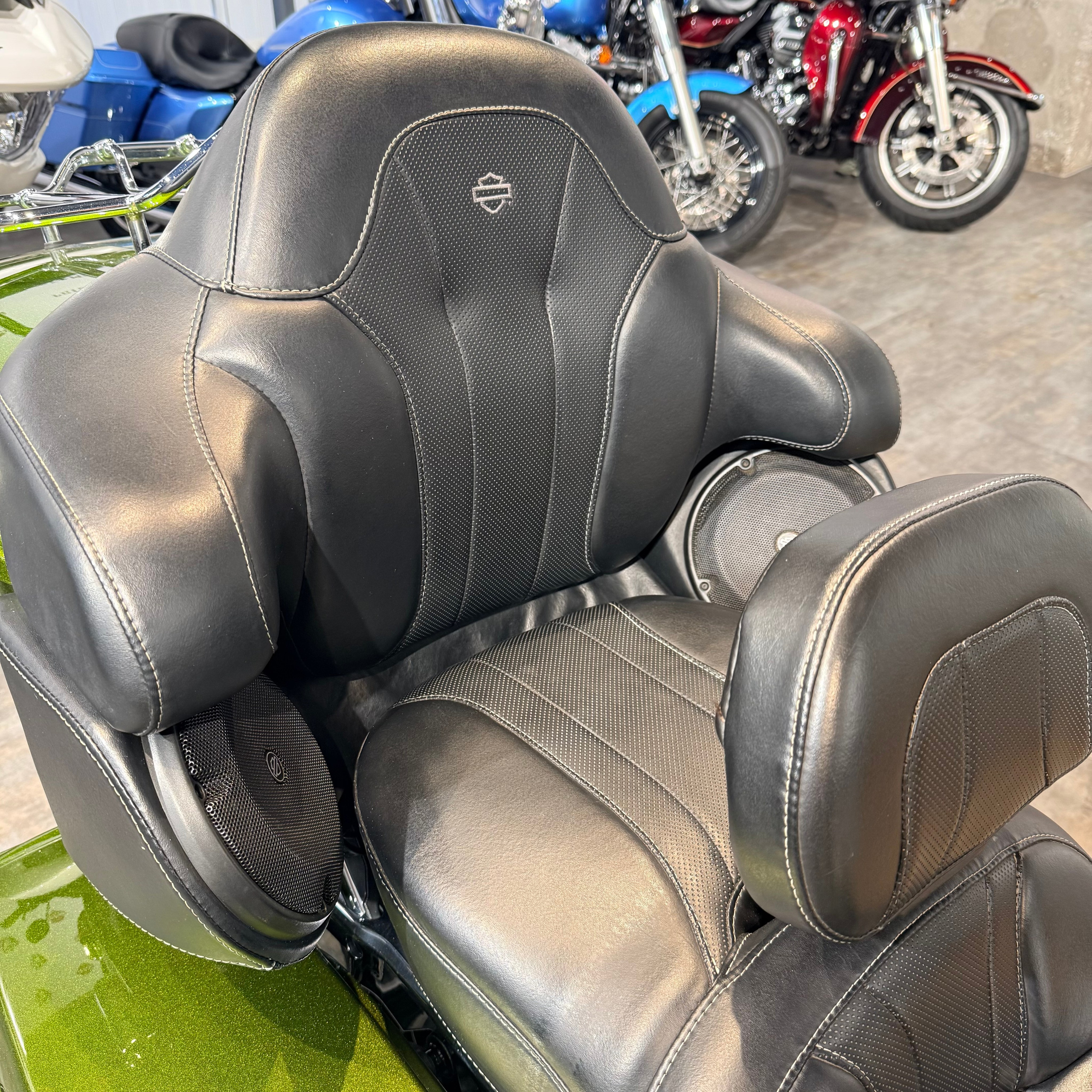 2017 CVO Electra Glide Spiked Olive Serpentine Green. Hello Davidson, Москва. Только хорошие мотоциклы…