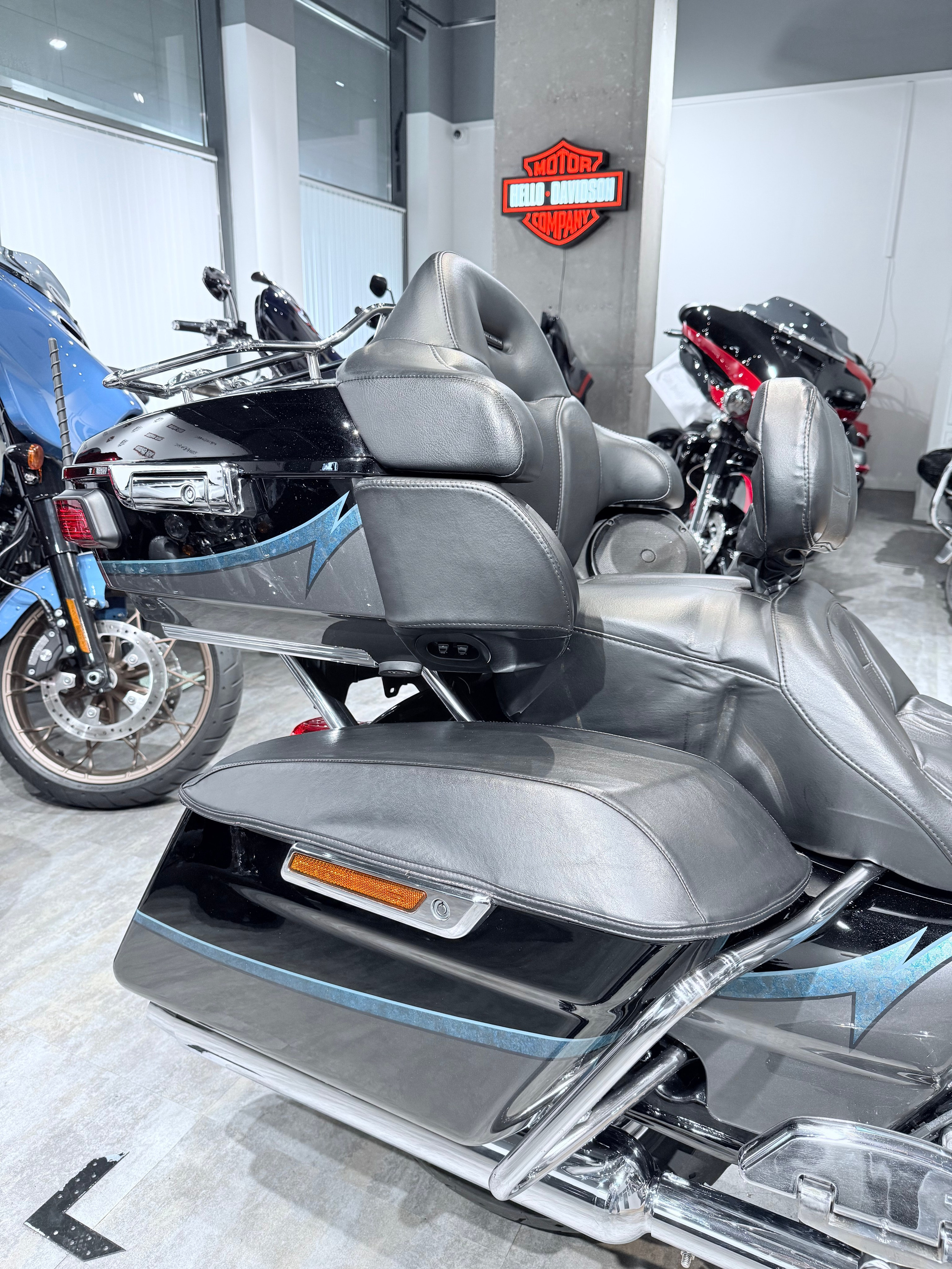 2015 CVO Limited (Carbon Charcoal). Hello Davidson, Москва. Только хорошие мотоциклы…