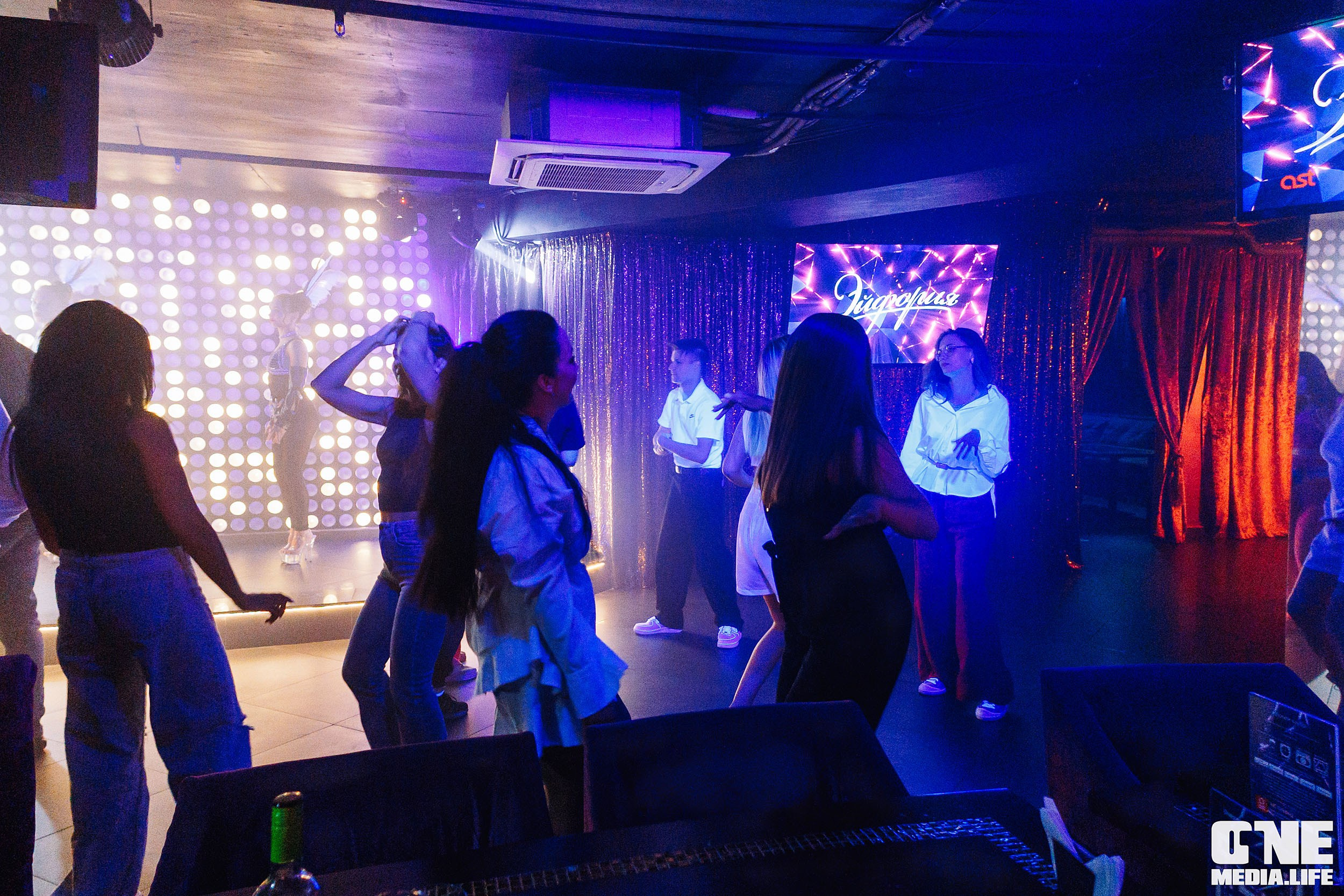 Фоторепортаж из караоке-клуба Эйфория. One Media Life: фоторепортажи, фотоотчеты с мероприятий и заведений