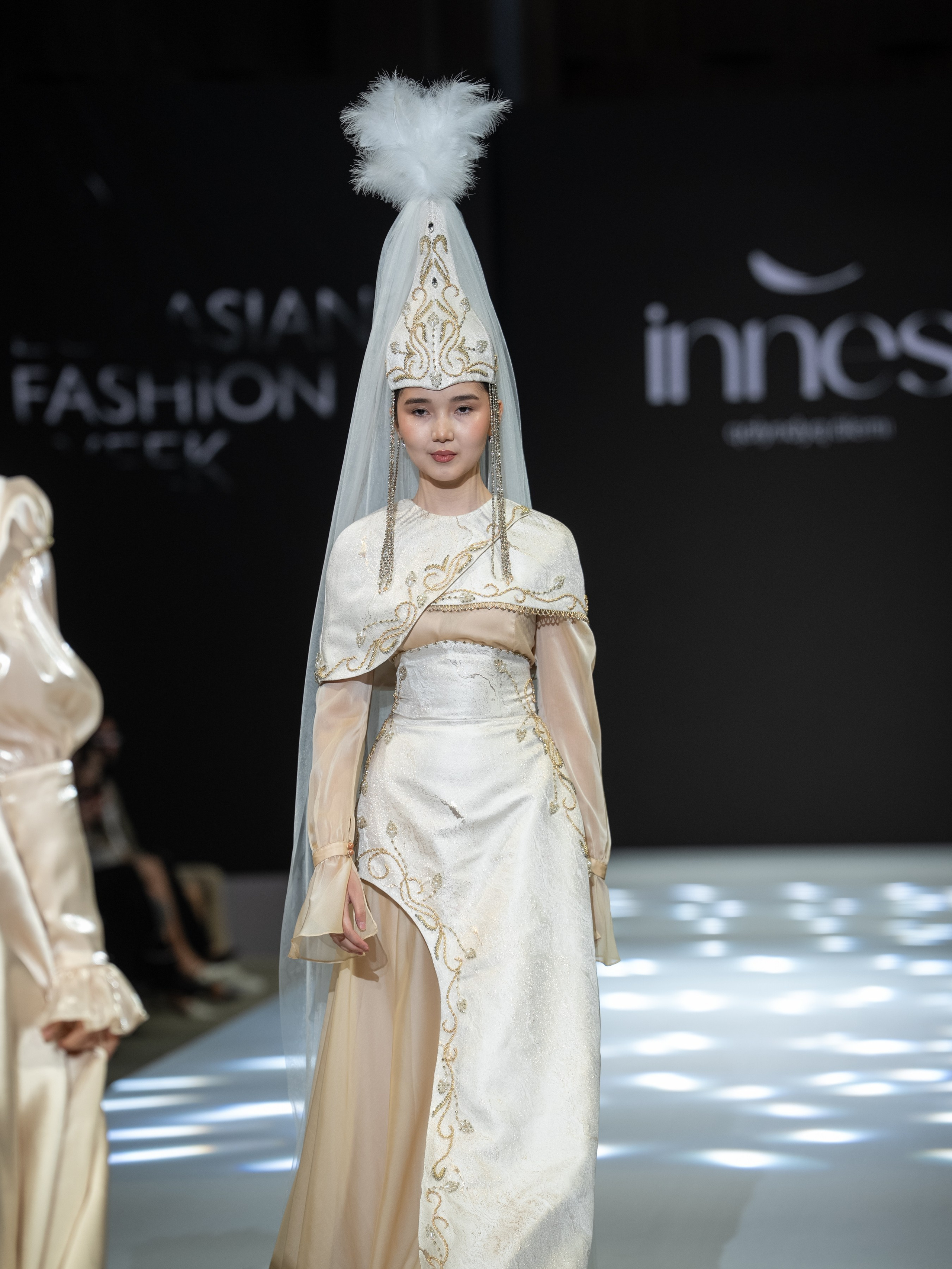 EURASIAN FASHION WEEK Innes. Сайт Алматинского НЮ АРТ, будуар и фэшн фотографа Дениса Карпенко