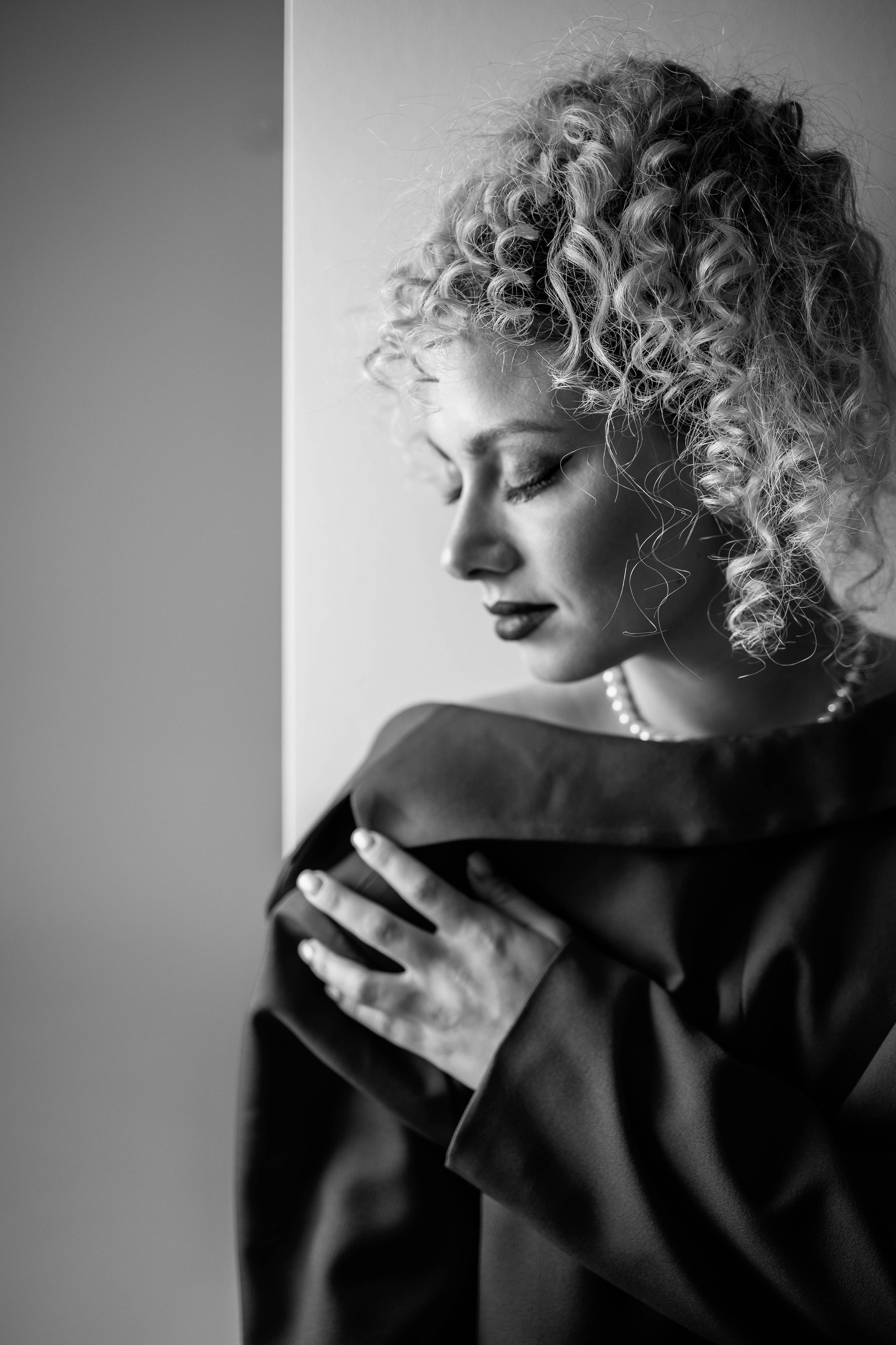 Ира в красном. Фотостудия Cute_photostudio в Твери. Фотограф в Твери Лагодная Яна