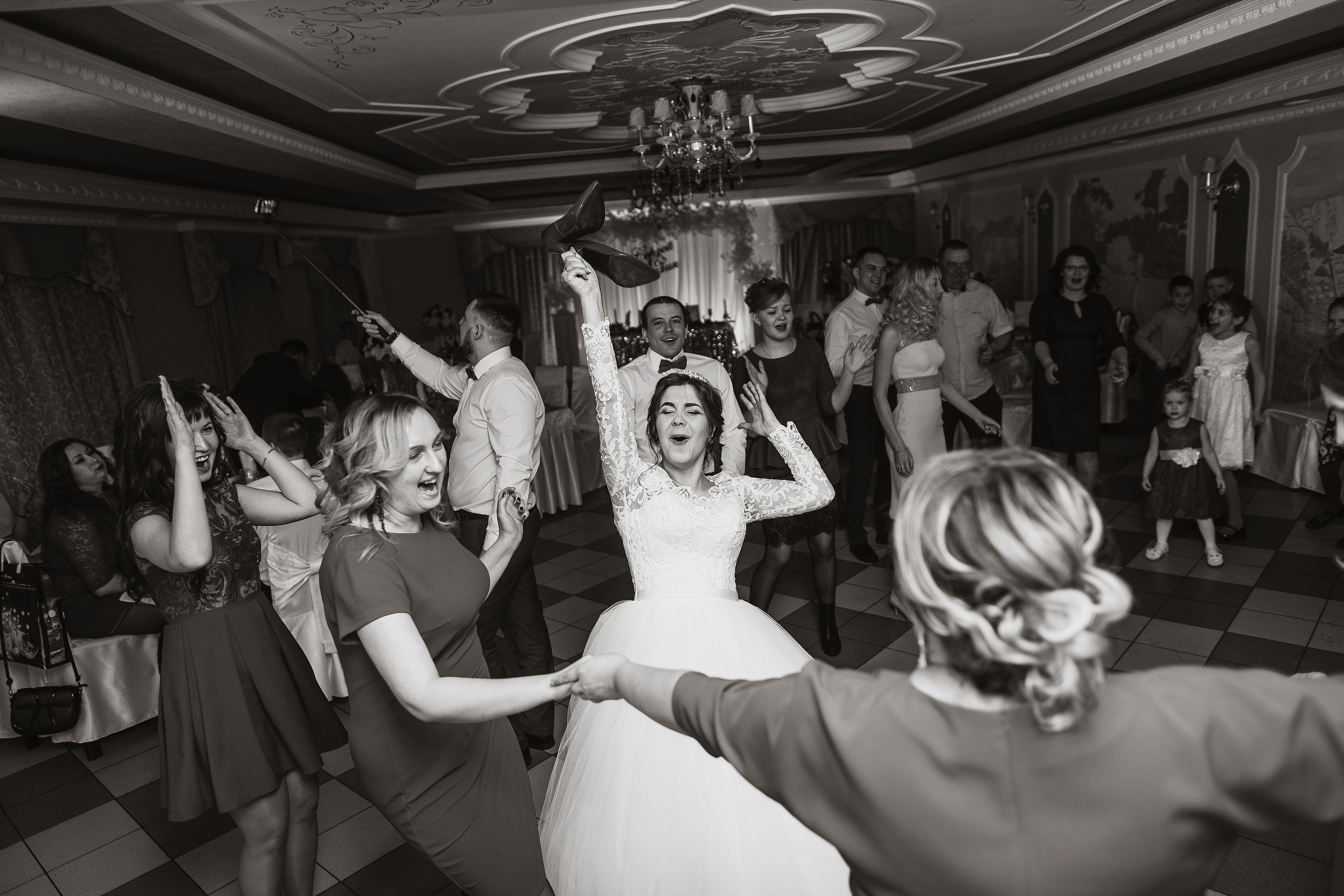 Зимняя фотосессия с мужем после регистрации брака в фотостудии города. Олег Сверчков | Свадебный фотограф Вологда