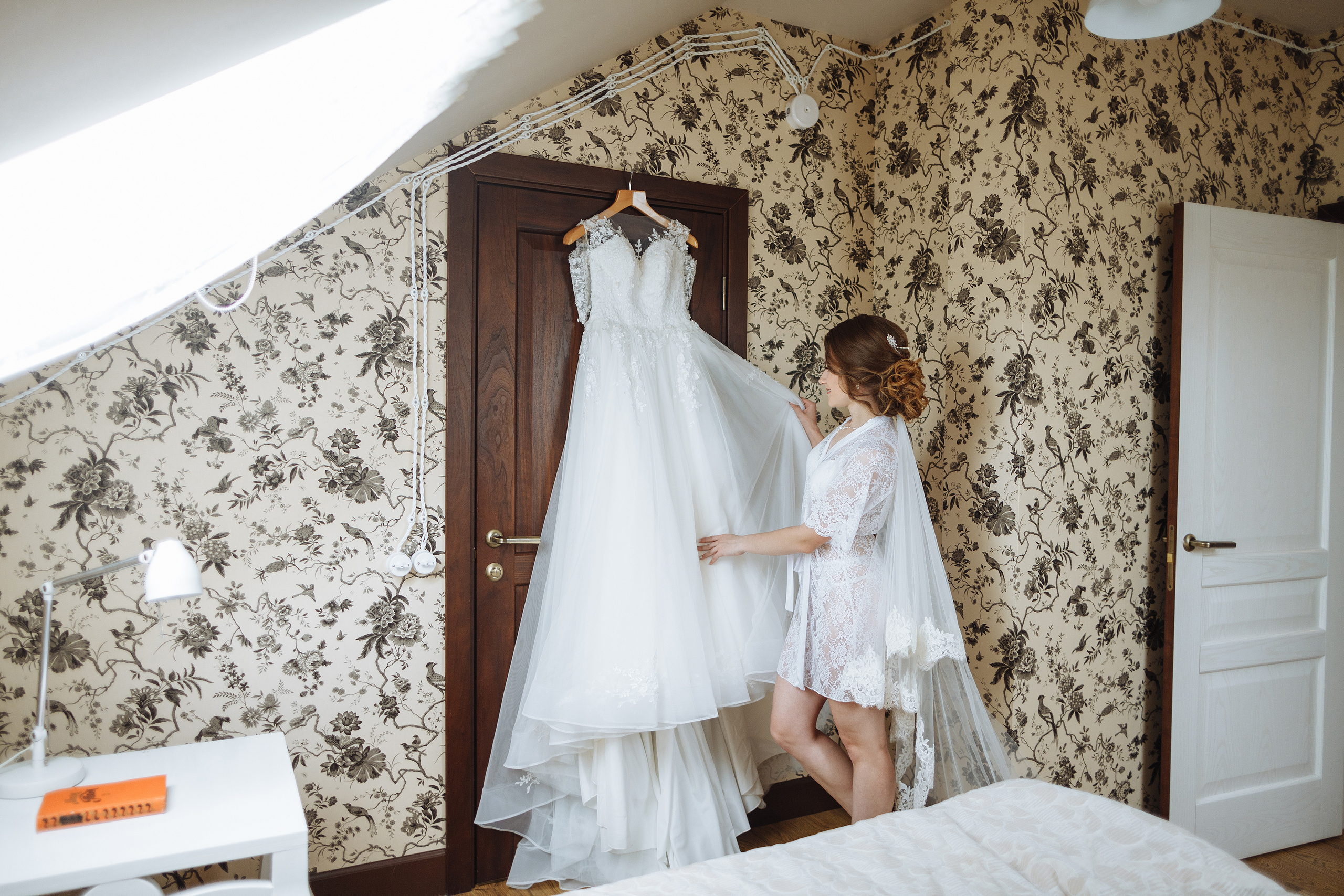 Волнующее венчание невесты и жениха в храме. Олег Сверчков | Свадебный фотограф Вологда