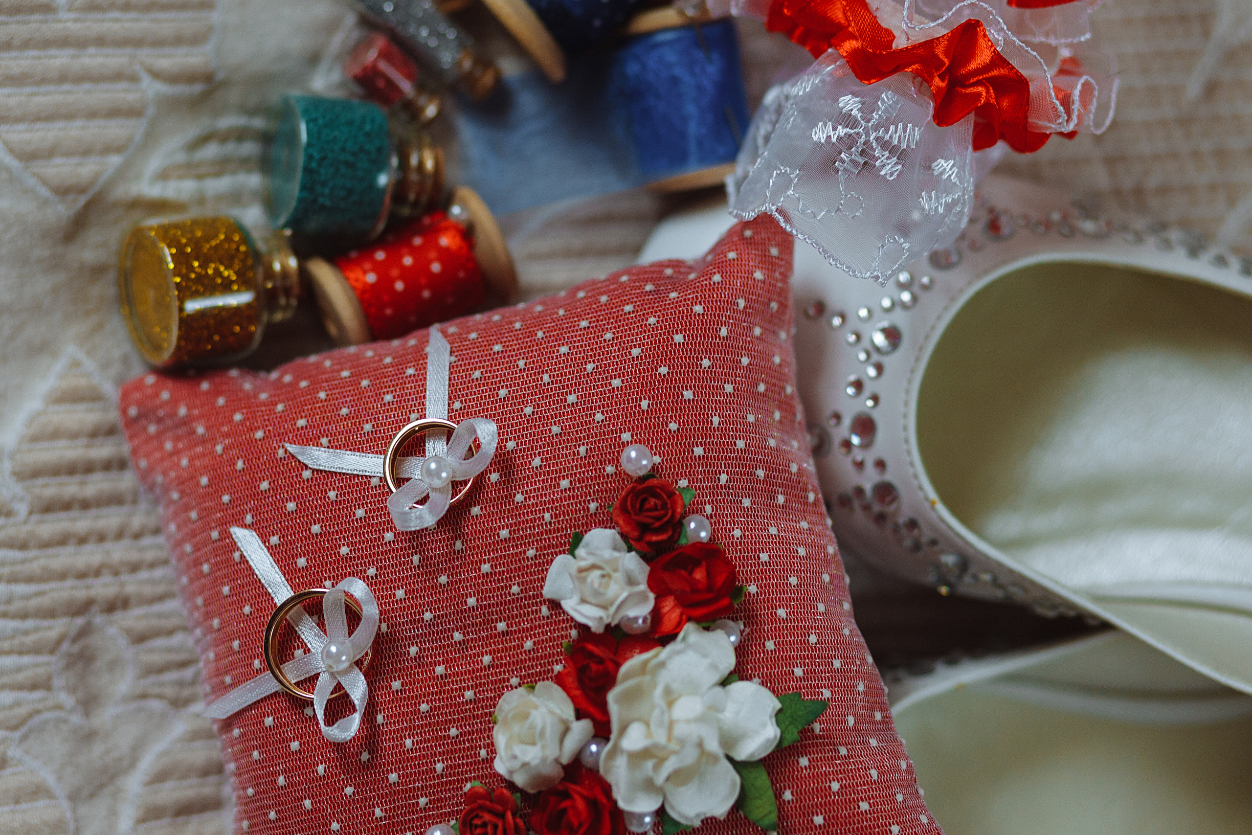 Волнующее венчание невесты и жениха в храме. Олег Сверчков | Свадебный фотограф Вологда