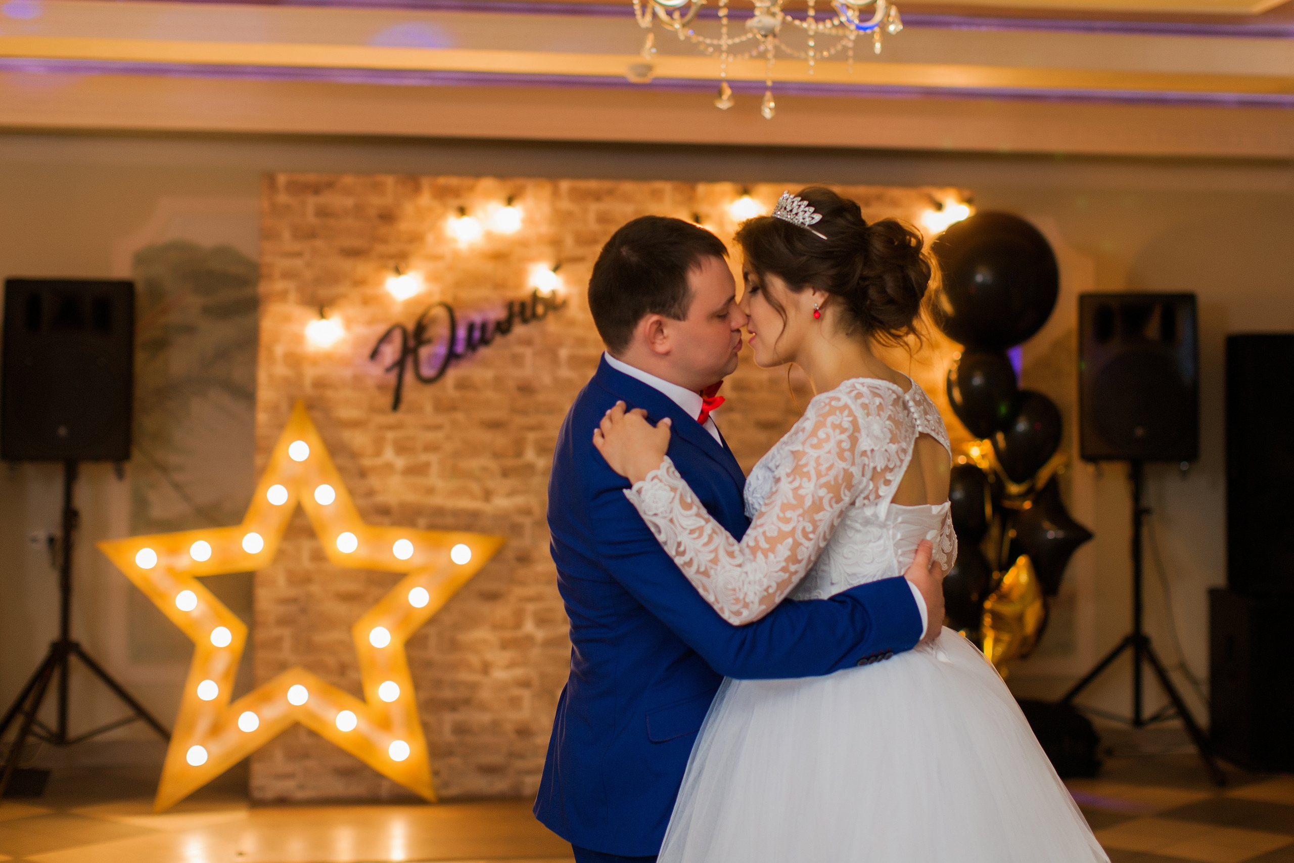 Зимняя фотосессия с мужем после регистрации брака в фотостудии города. Олег Сверчков | Свадебный фотограф Вологда