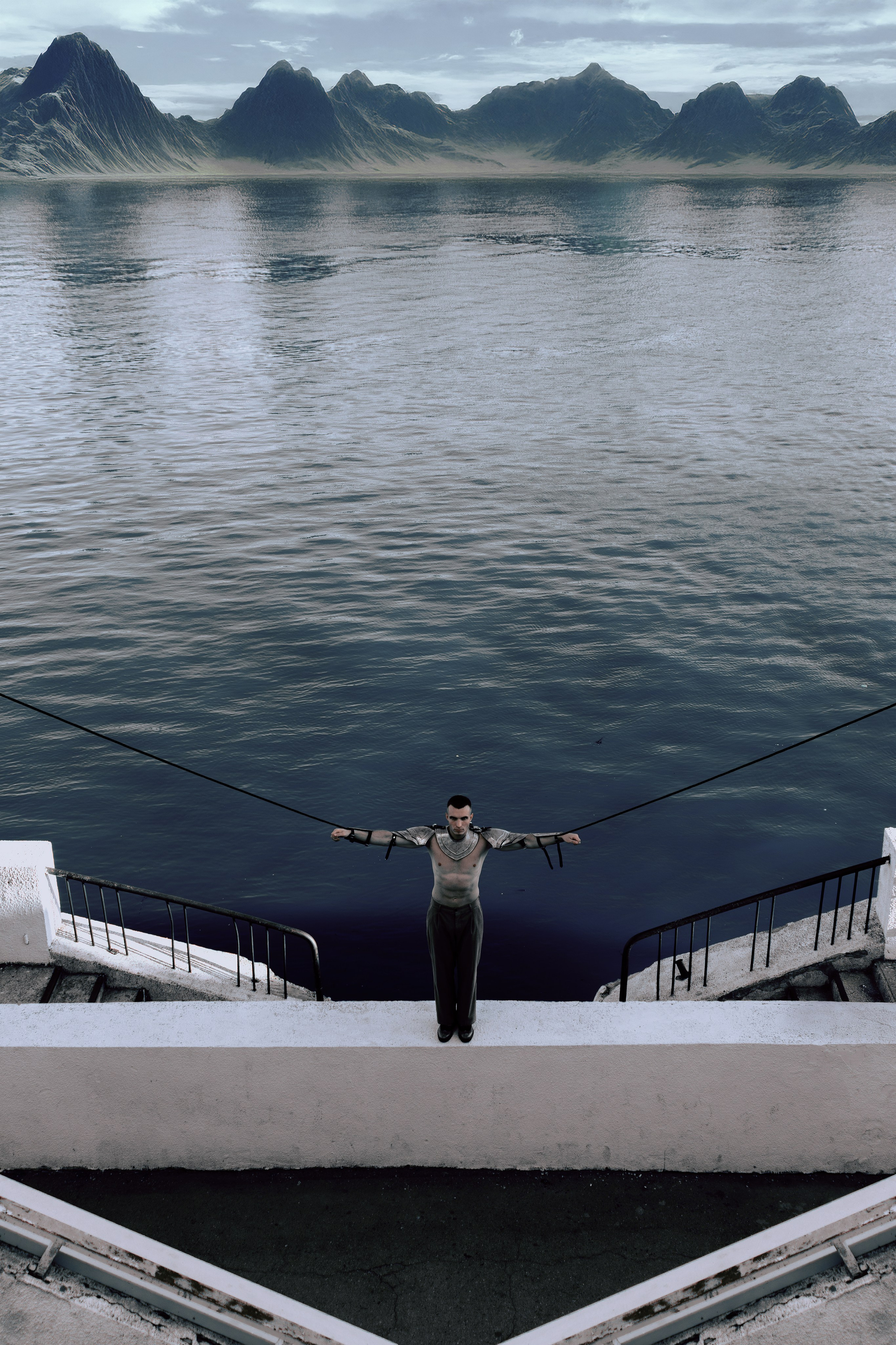 На фоне гор и воды мужчина в рыцарских доспехах связан веревкой за руки и растянут в сторону