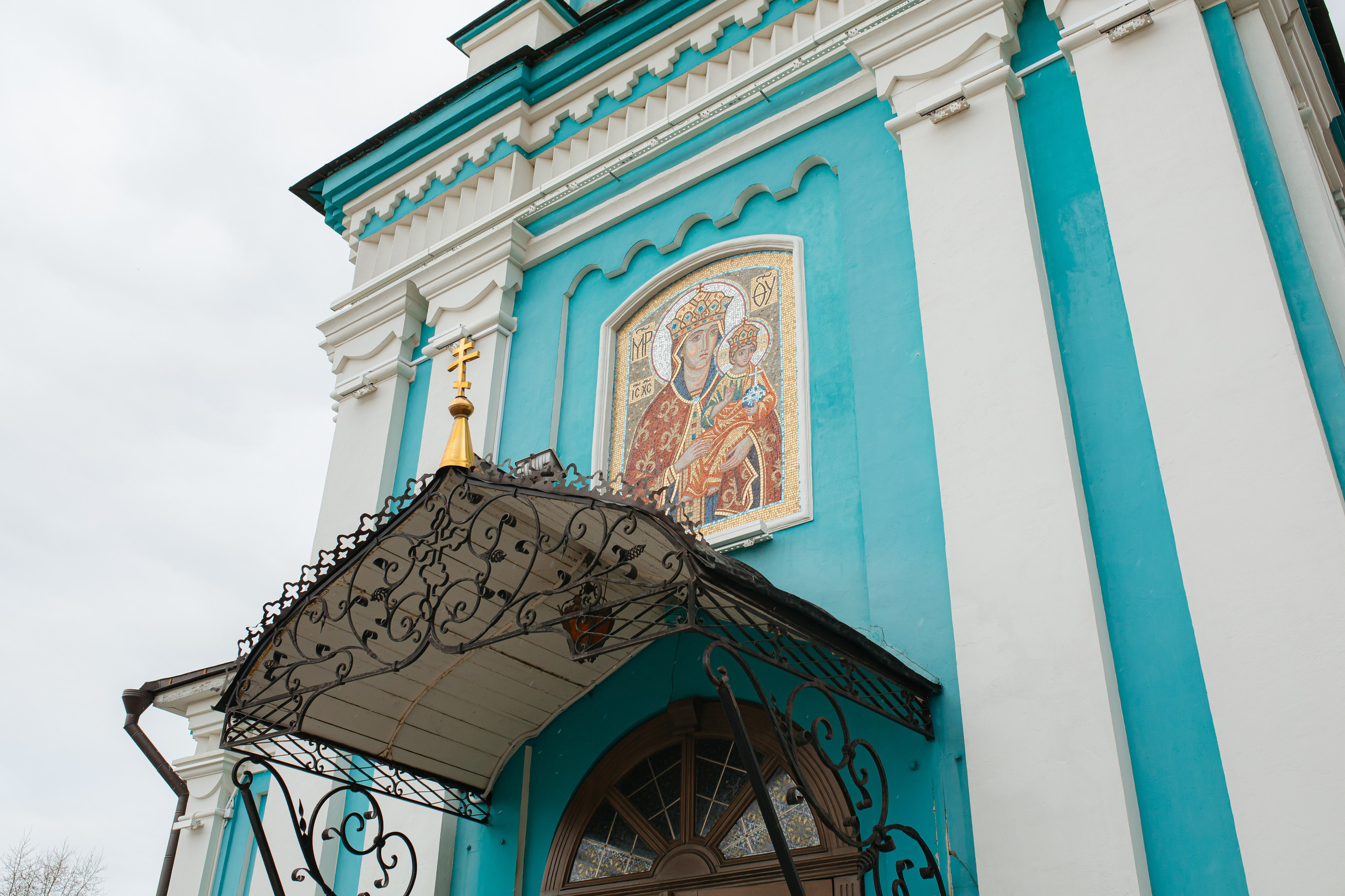 Церковь Рождества Пресвятой Богородицы в Крылатском. Свадебный и семейный фотограф