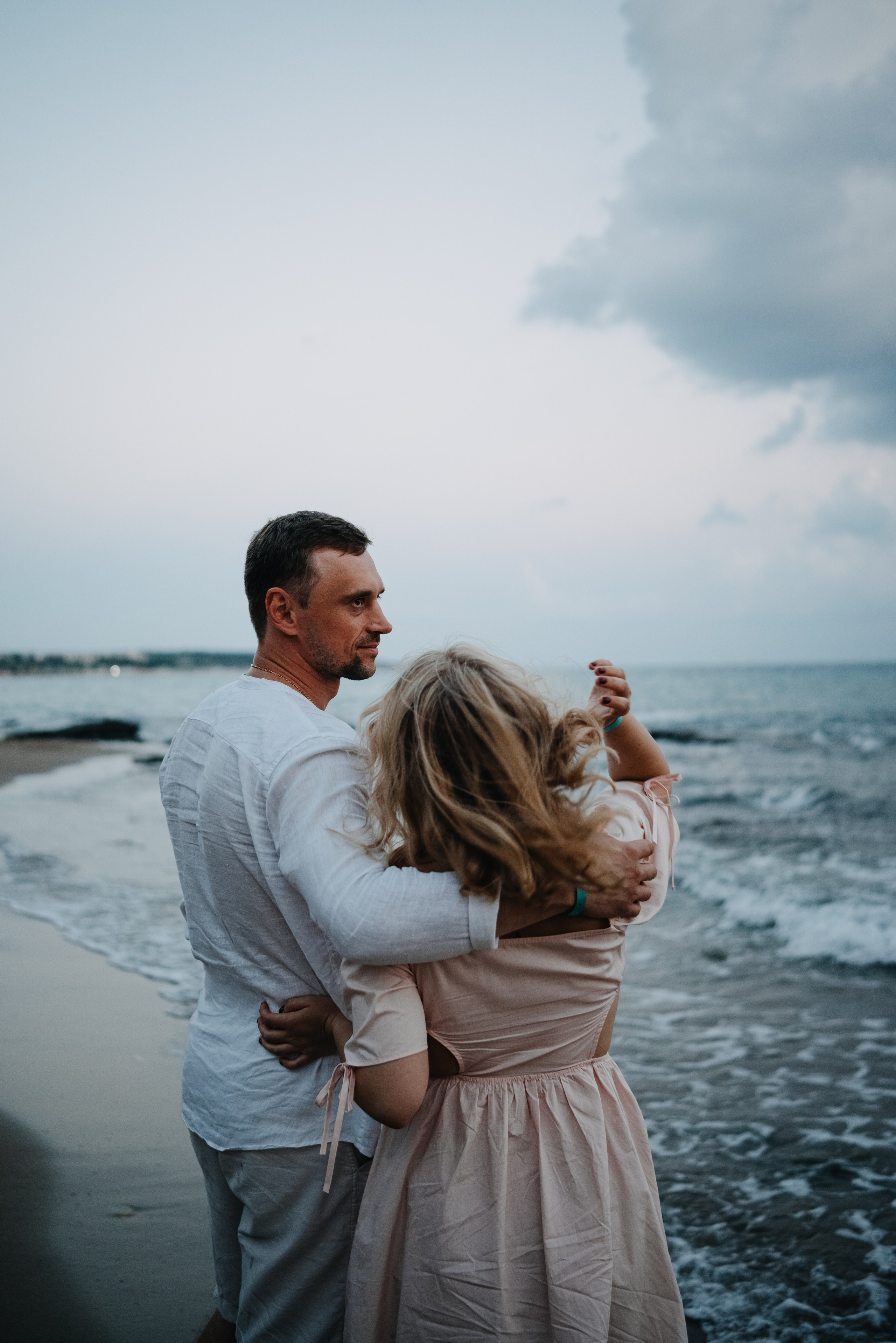 Съемка пары на море. Портретный и свадебный фотограф в Тбилиси • xeniqo