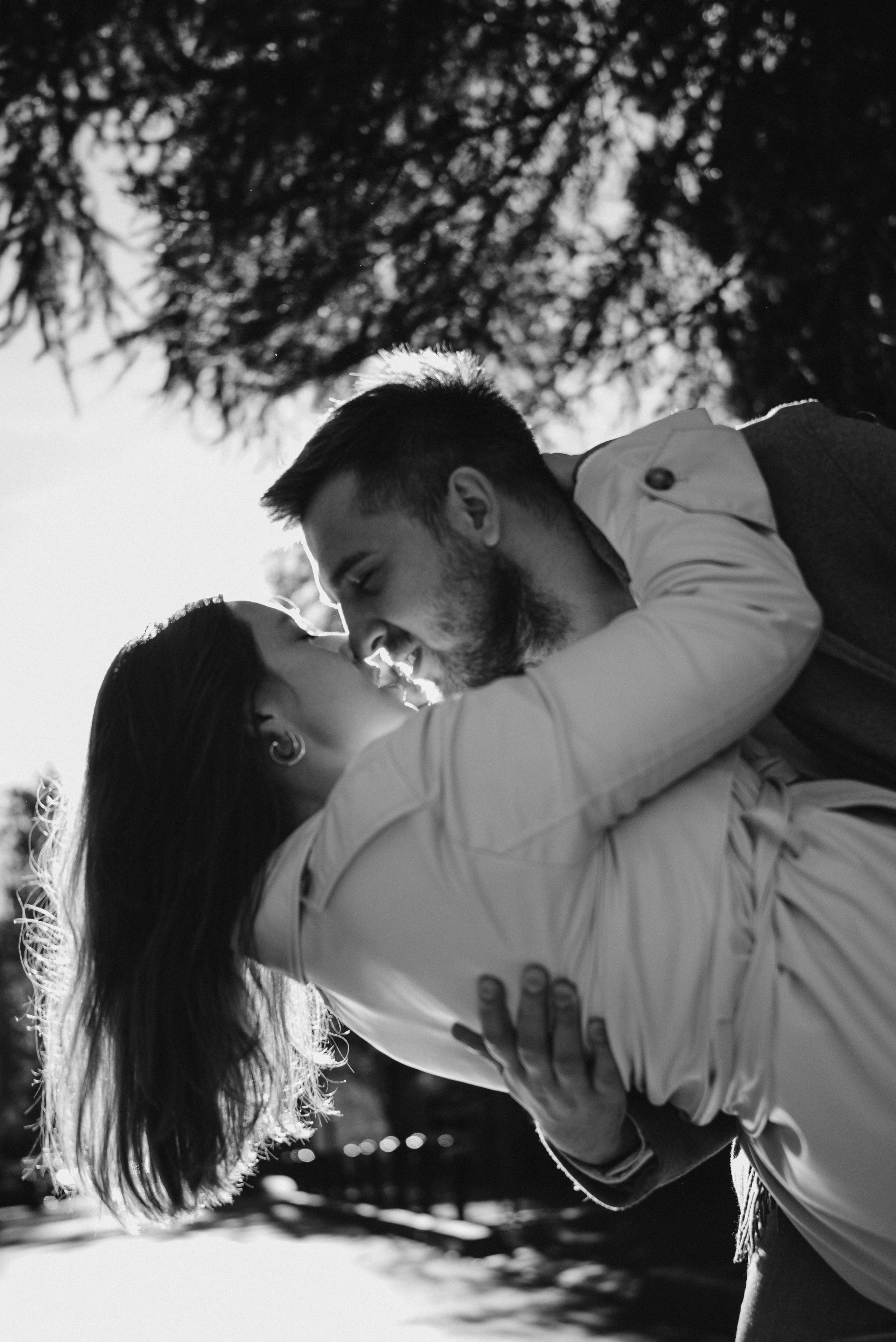 Парная фотосессия в старом городе. Портретный и свадебный фотограф в Тбилиси • xeniqo