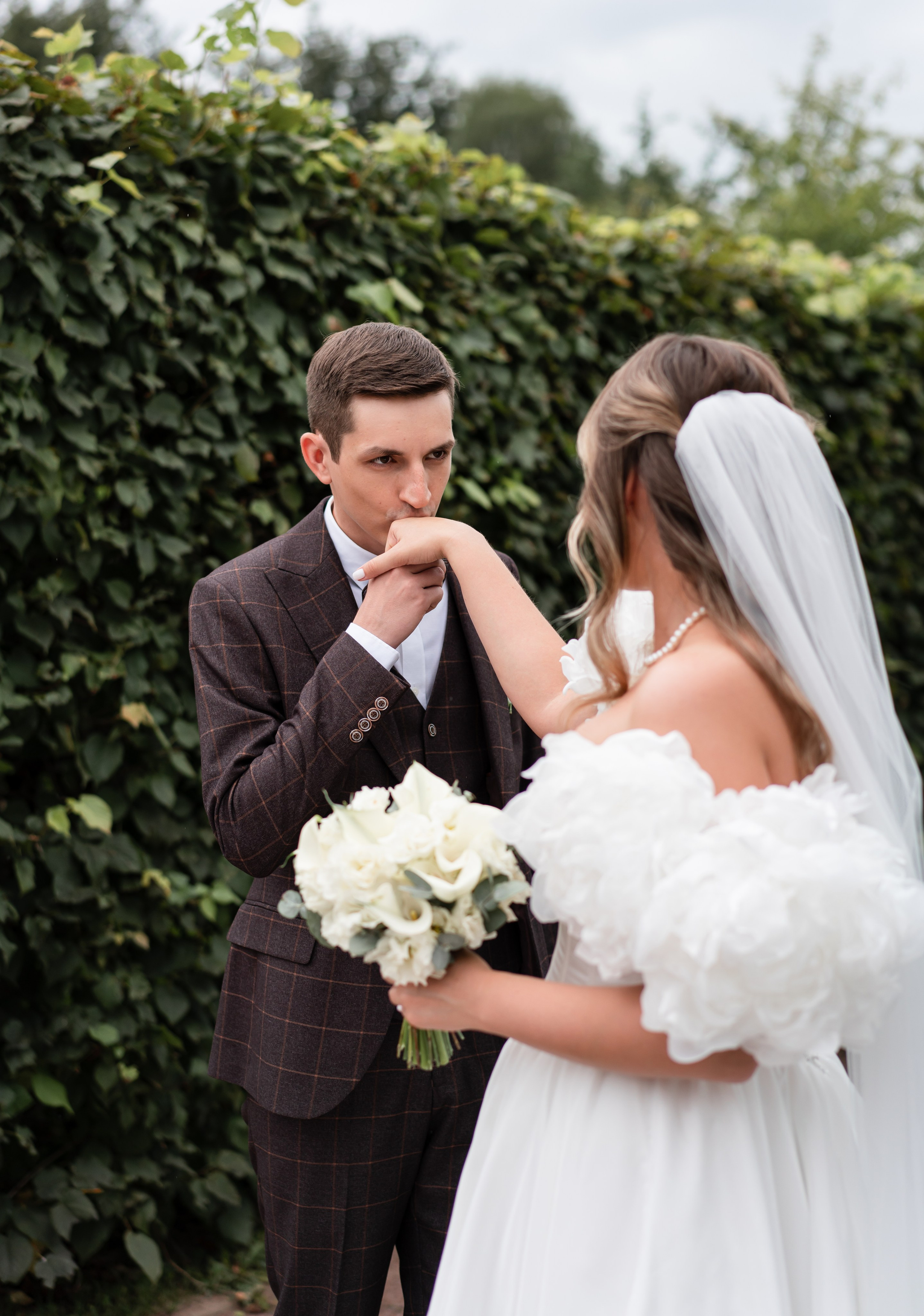 Свадебная фотосессия в отеле The St. Regis Moscow Nikolskaya. Свадебный фотограф Вера Климова