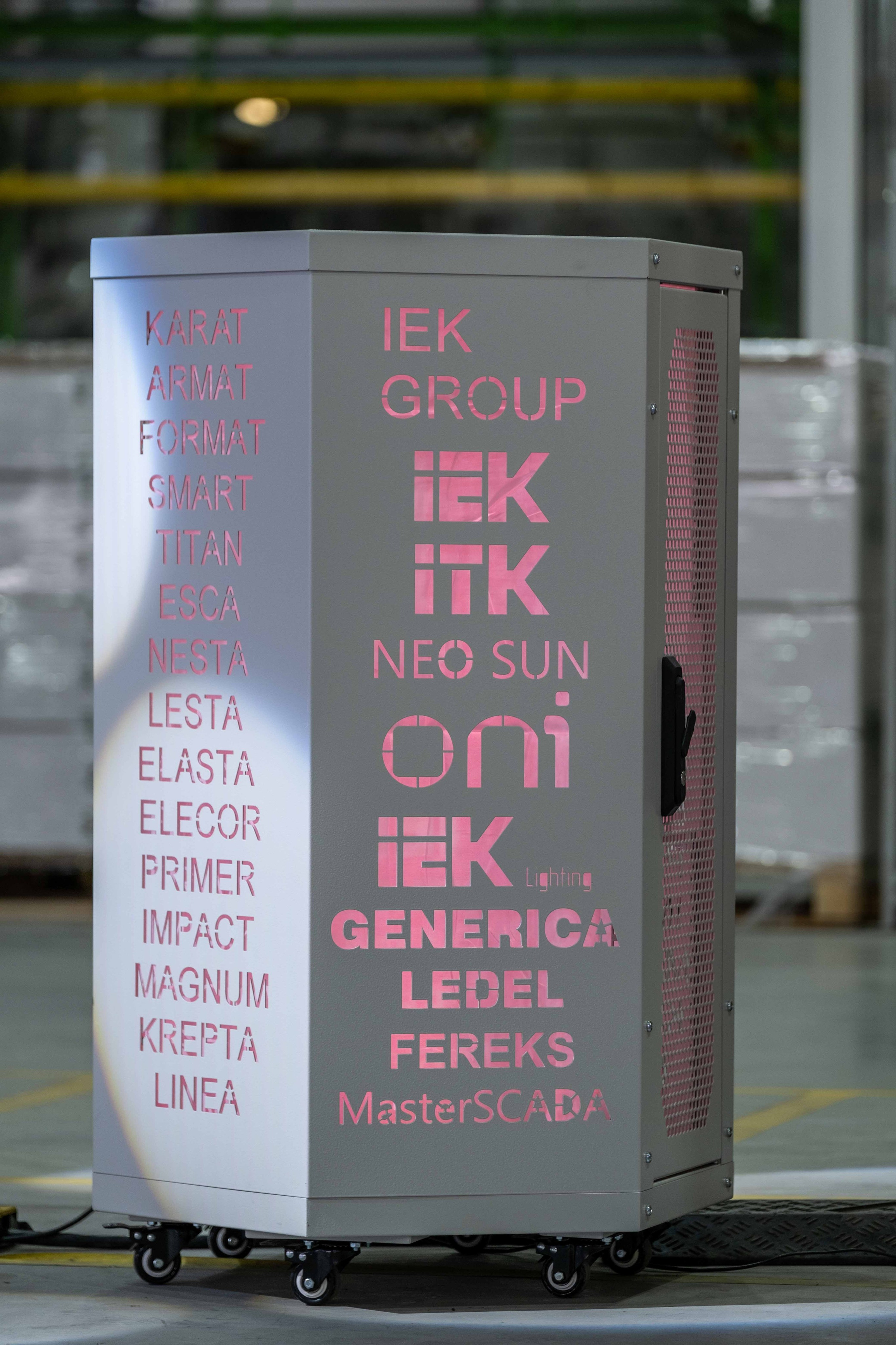 IEK — торжественное открытие производственного цеха. Фото тур