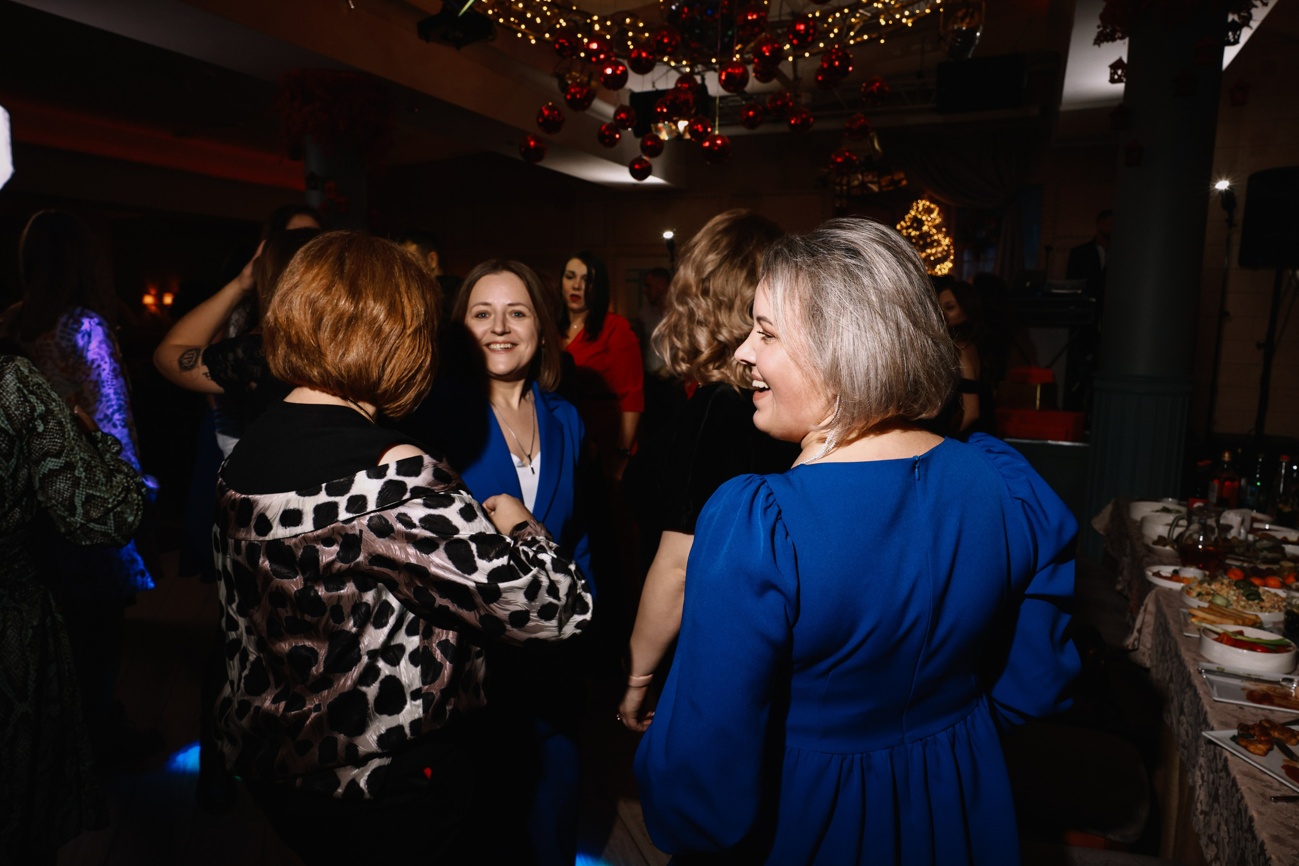 Экспресс Офис, новогодний корпоратив в ресторане Респект, г. Тула. Фотограф в Туле — Борисов Николай