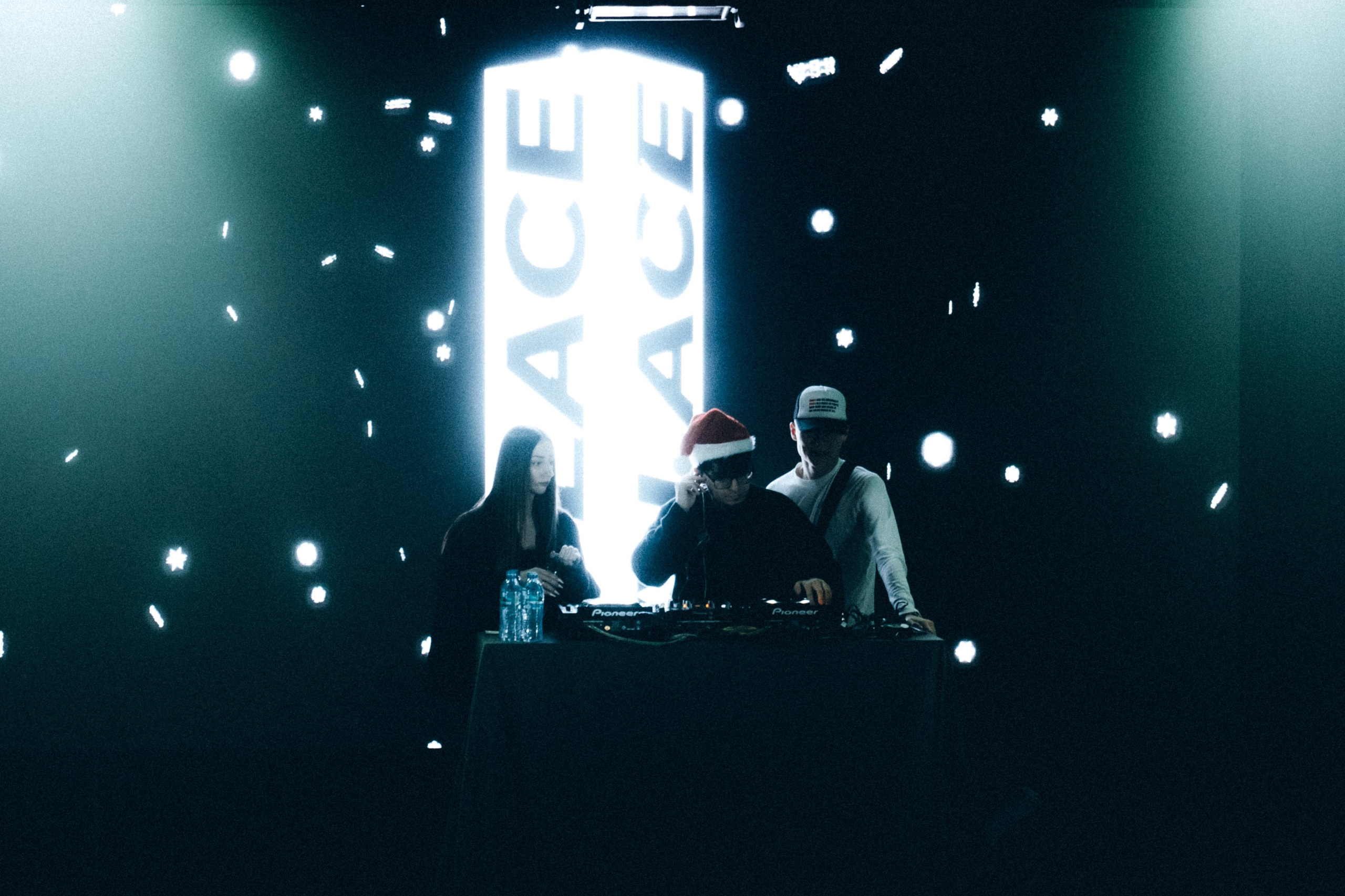 PLACE PARTY. Photographer Alexandr