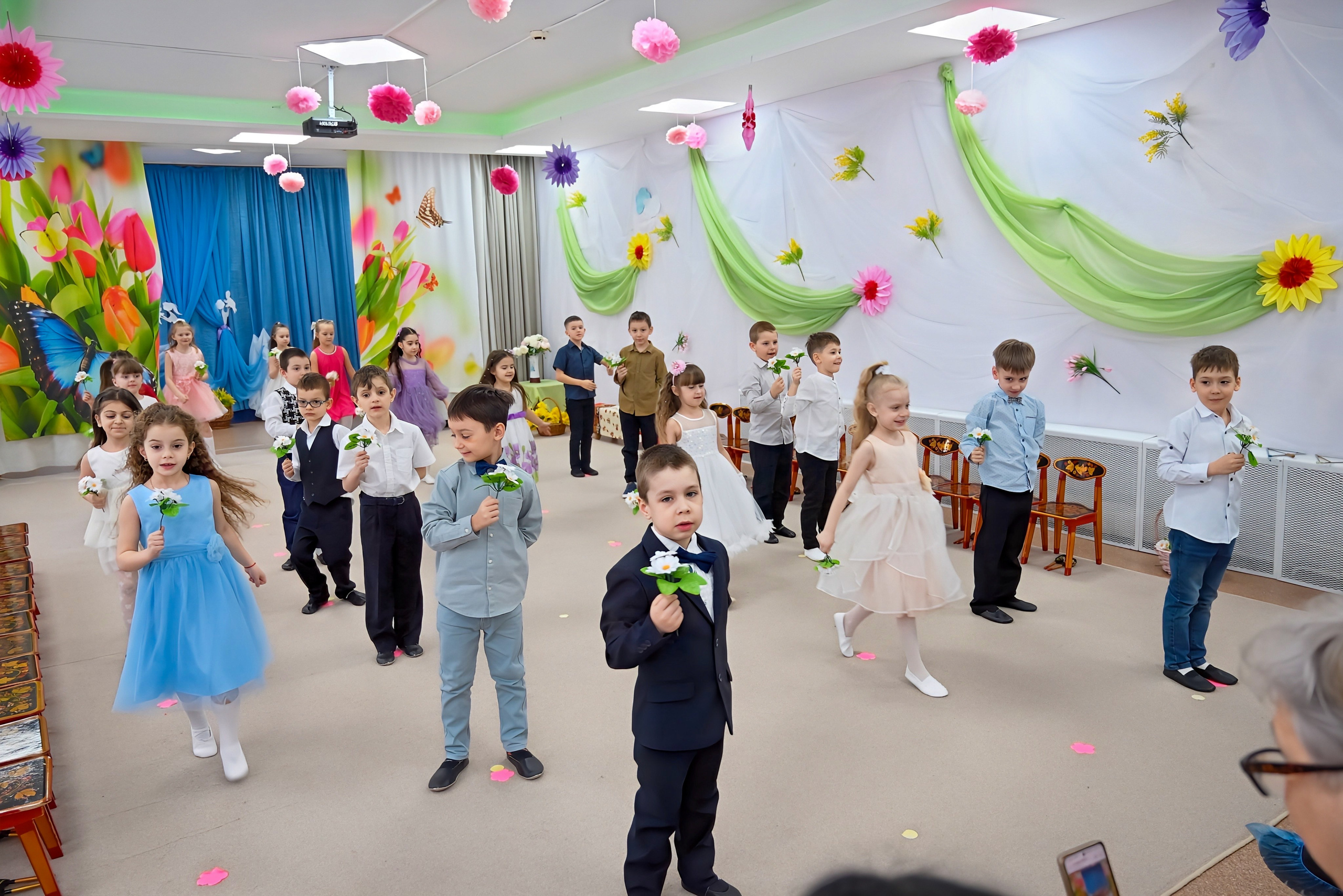 Праздник в группе Цветик семицветик. Семейный и детский фотограф Москва