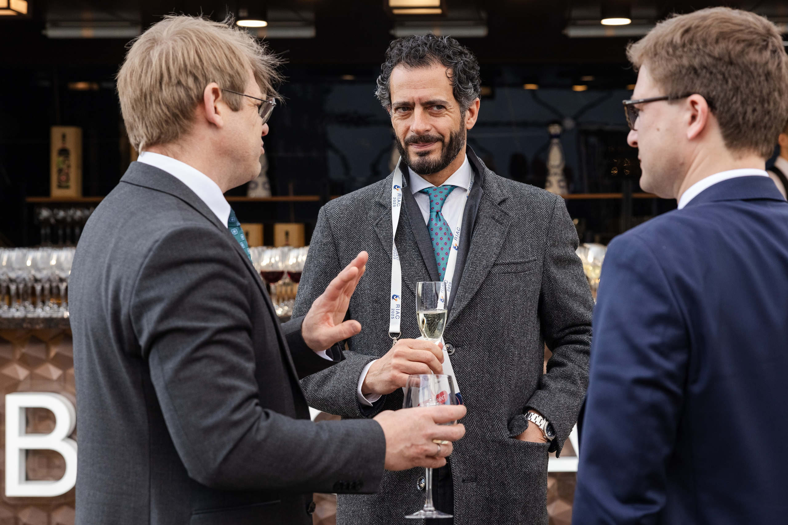 RIAC 2025. Свадебный репортажный фотограф в Москве