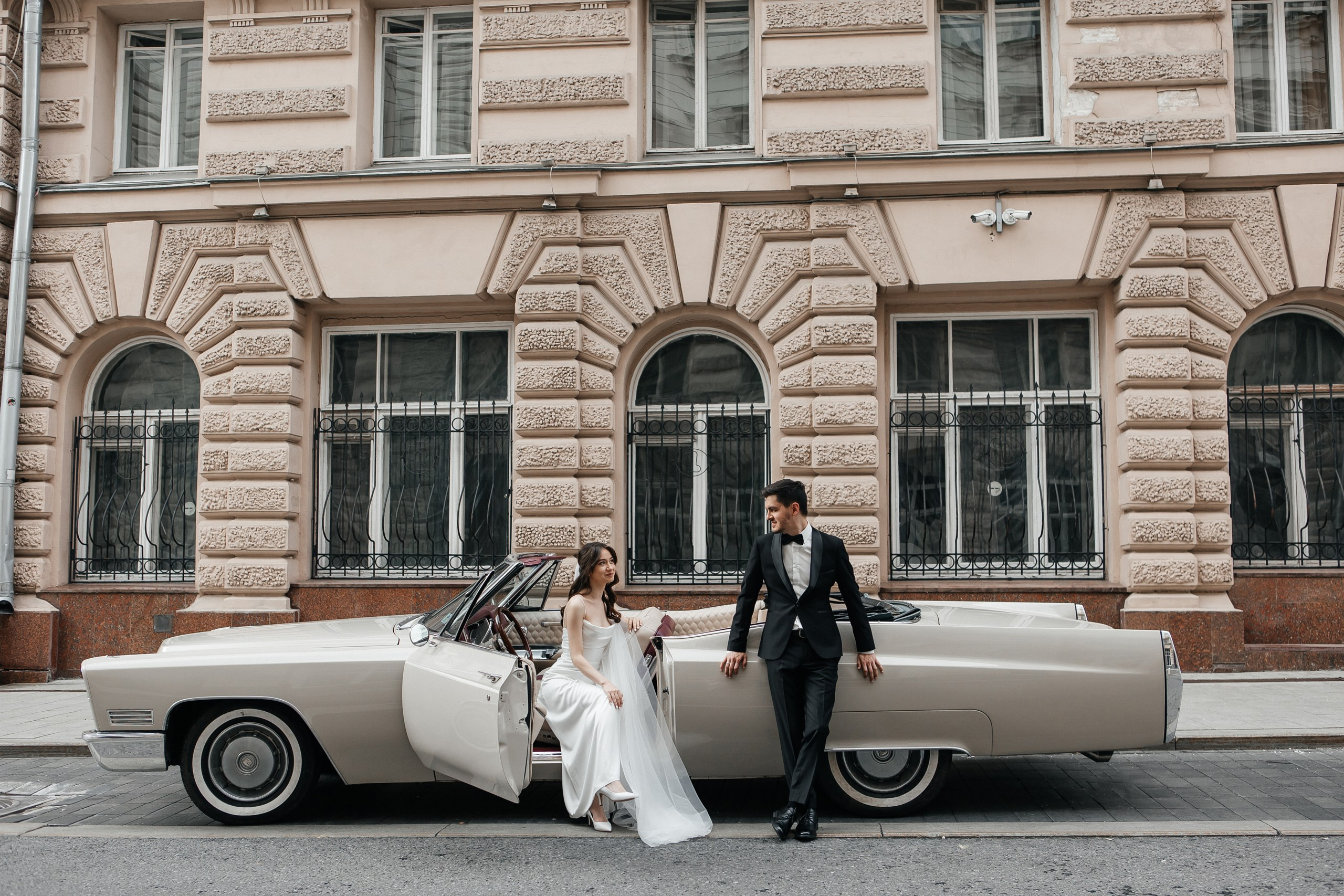 Свадебная фотосессия с кабриолетом