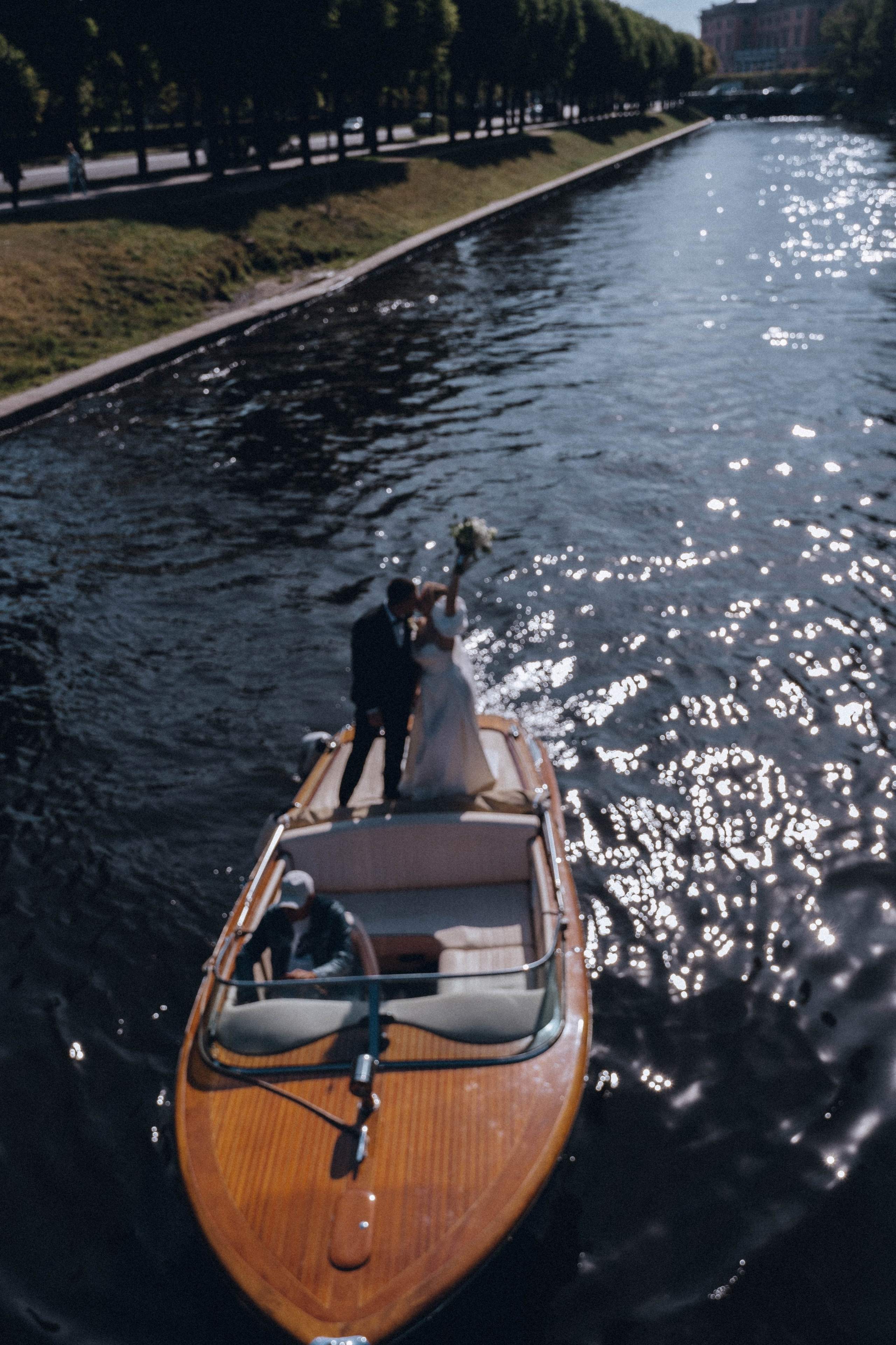 СВАДЕНБНАЯ СЬЕМКА НА КАТЕРЕ ПО КАНАЛАМ САНКТ-ПЕТЕРБУРГА И В АКВАТОРИИ НЕВЫ. Профессиональный фотограф, Санкт-Петербург — Виктория Богомолова