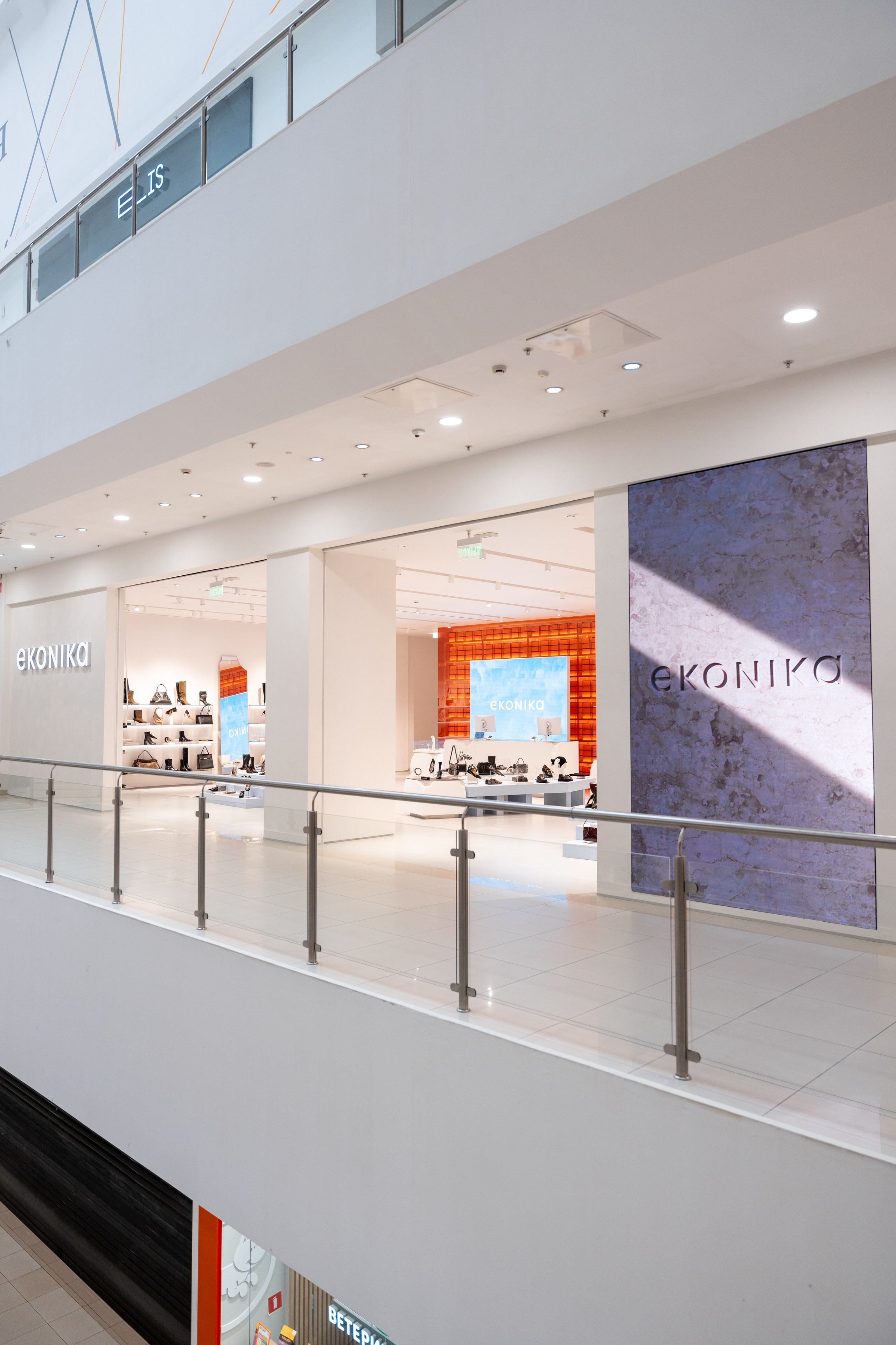 Интерьерная фотосъемка магазина Ekonika в Краснодаре — обувной бренд Профессиональная фотосъемка Ekonika — фирменный магазин в Краснодаре. Шедевры для Вас! Фотограф и Видеограф в Краснодаре Пахиев Руслан