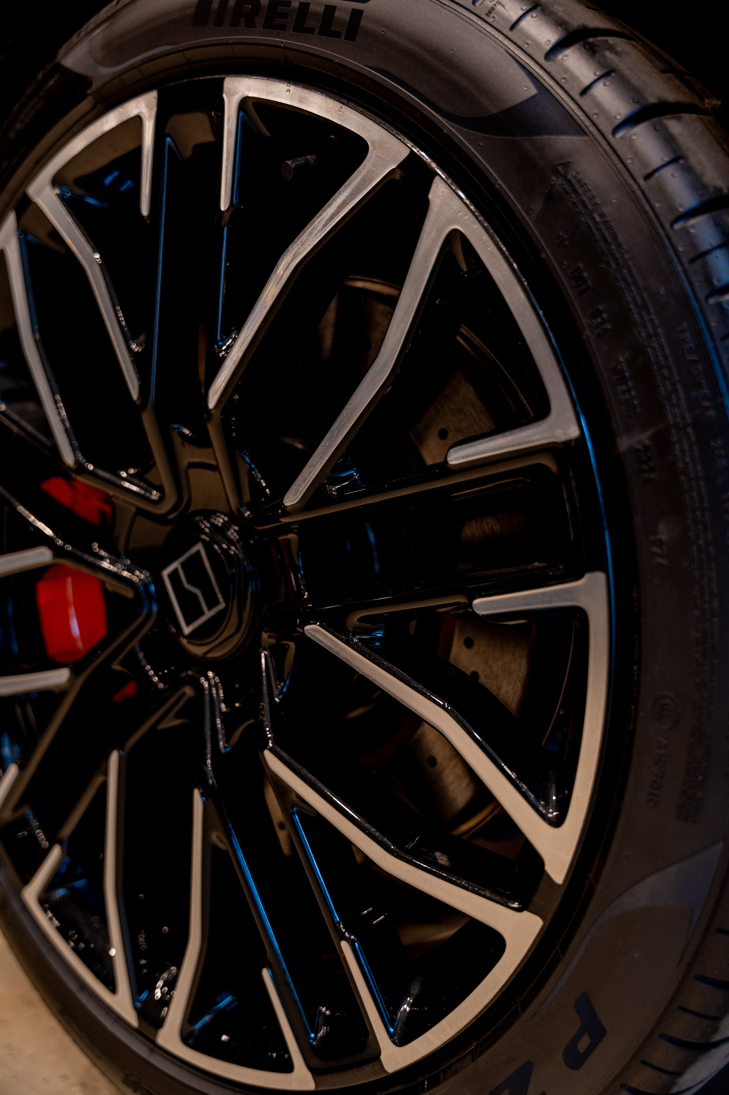 Интерьерная фотосъемка автосалона Elrus в Краснодаре. Zeekr, LiXiang Профессиональная фотосъемка интерьера премиум-автосалона в Краснодаре. Шедевры для Вас! Фотограф и Видеограф в Краснодаре Пахиев Руслан