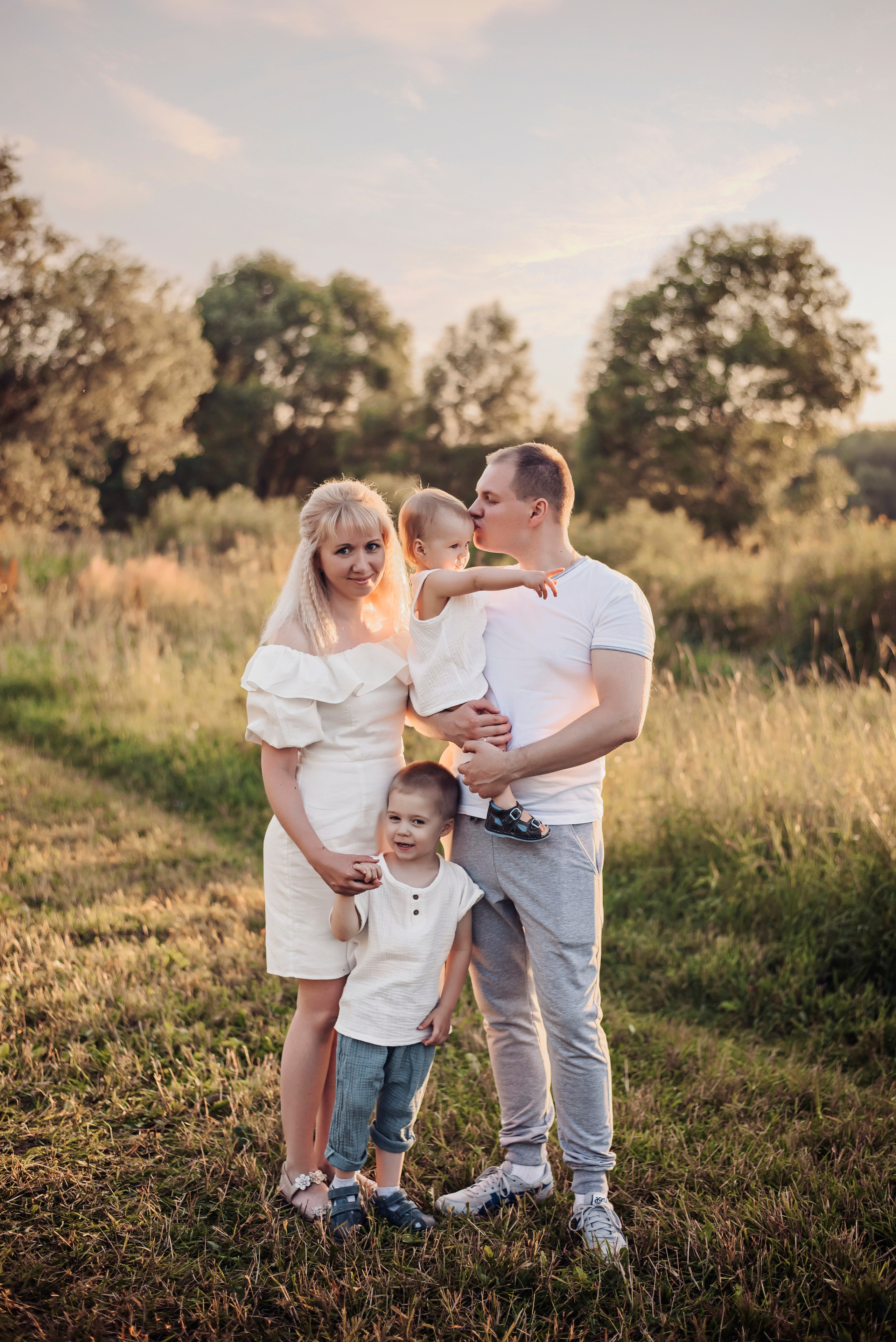 Виктория и Дмитрий с детками. Детский и семейный фотограф выпускной альбом Приморско-Ахтарск