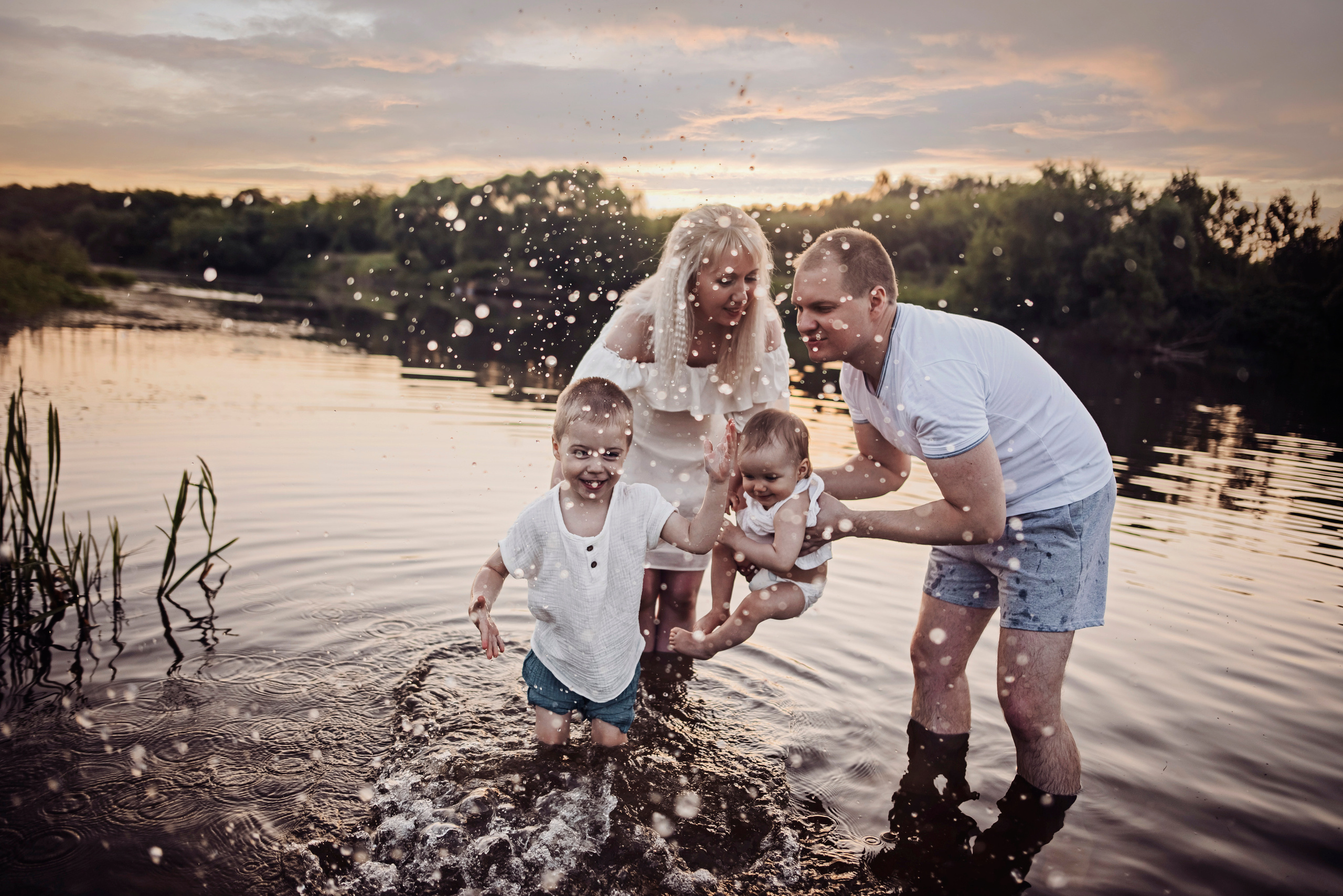 Виктория и Дмитрий с детками. Детский и семейный фотограф выпускной альбом Приморско-Ахтарск