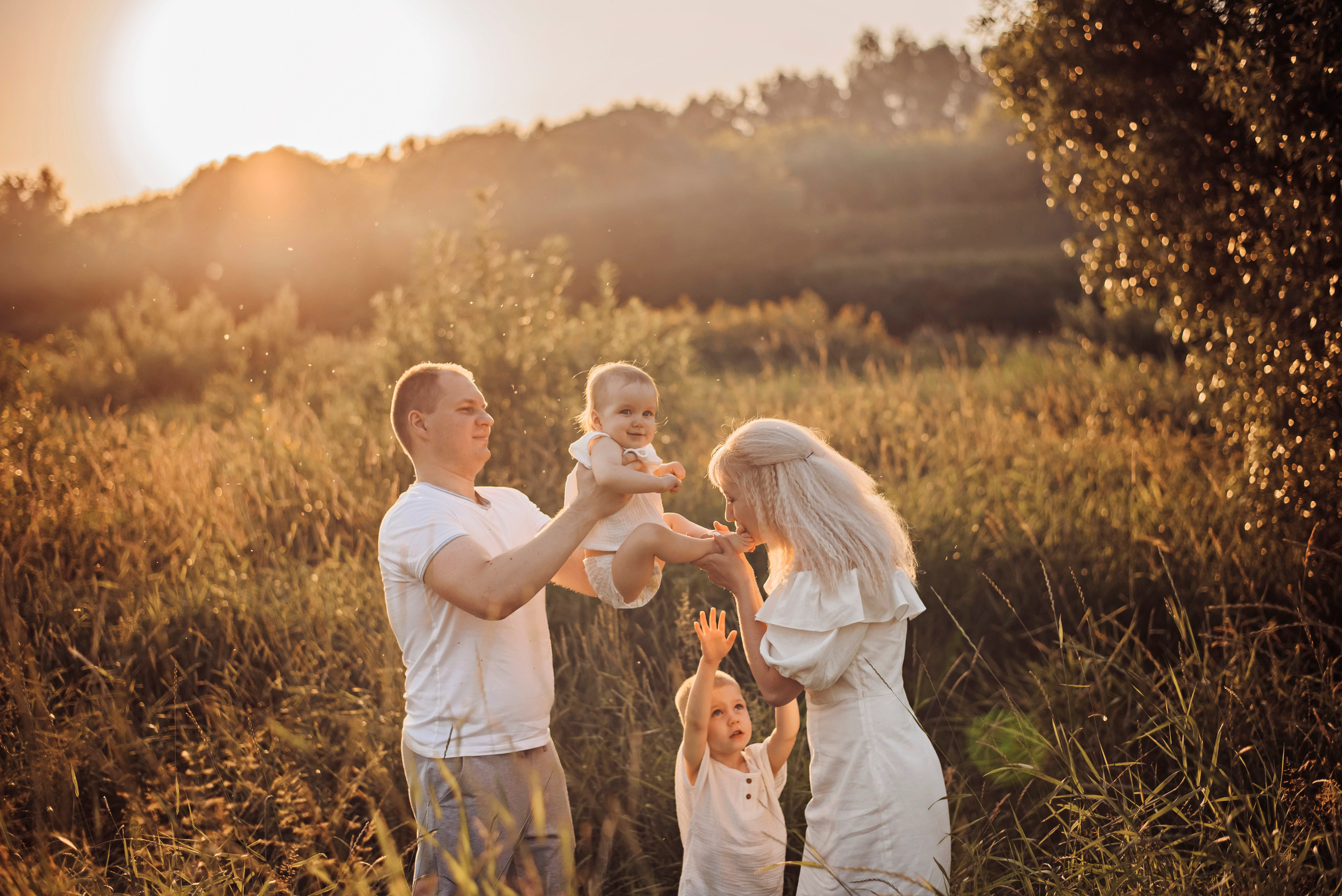 Виктория и Дмитрий с детками. Детский и семейный фотограф выпускной альбом Приморско-Ахтарск