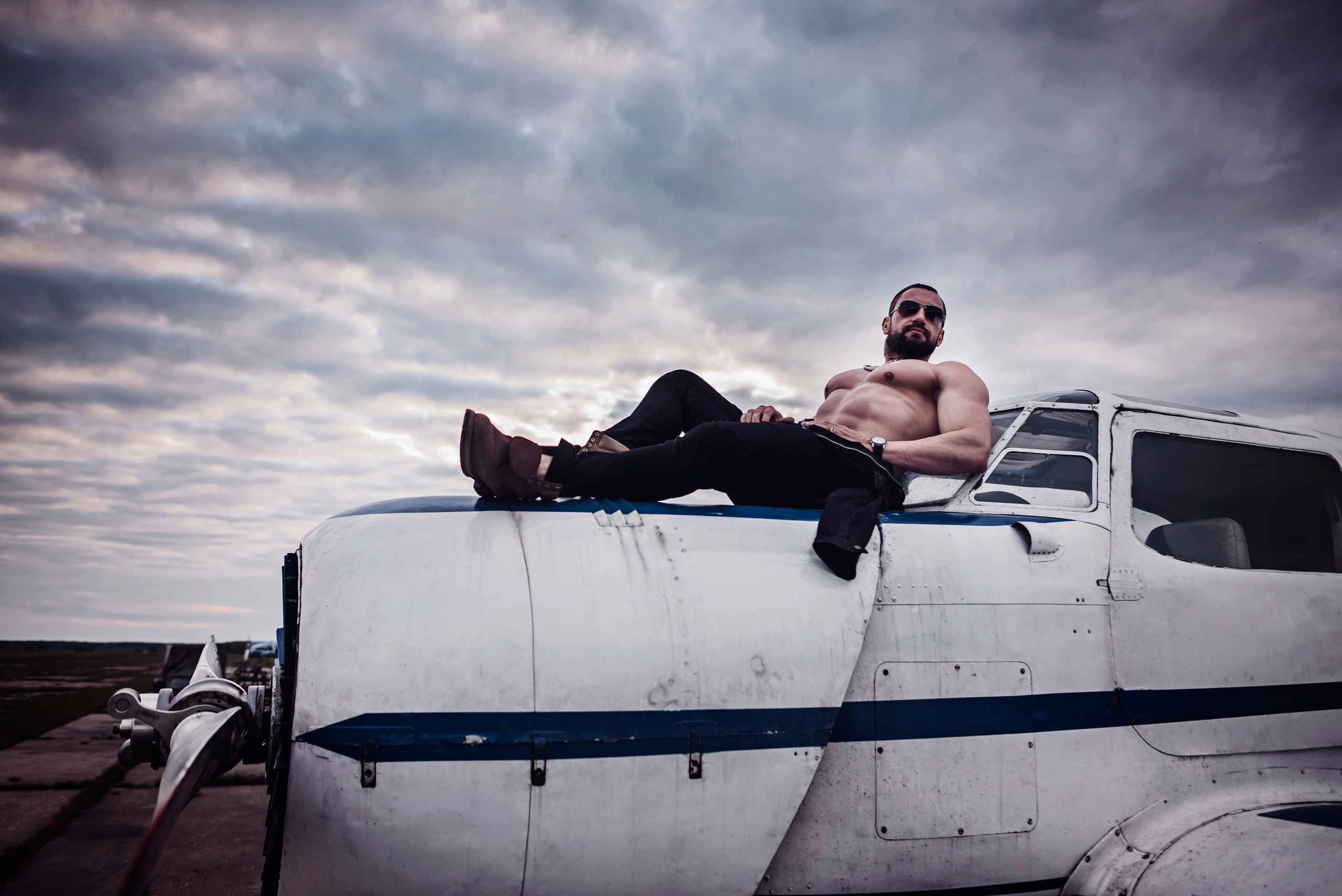 Первым делом самолеты. Детский и семейный фотограф выпускной альбом Приморско-Ахтарск