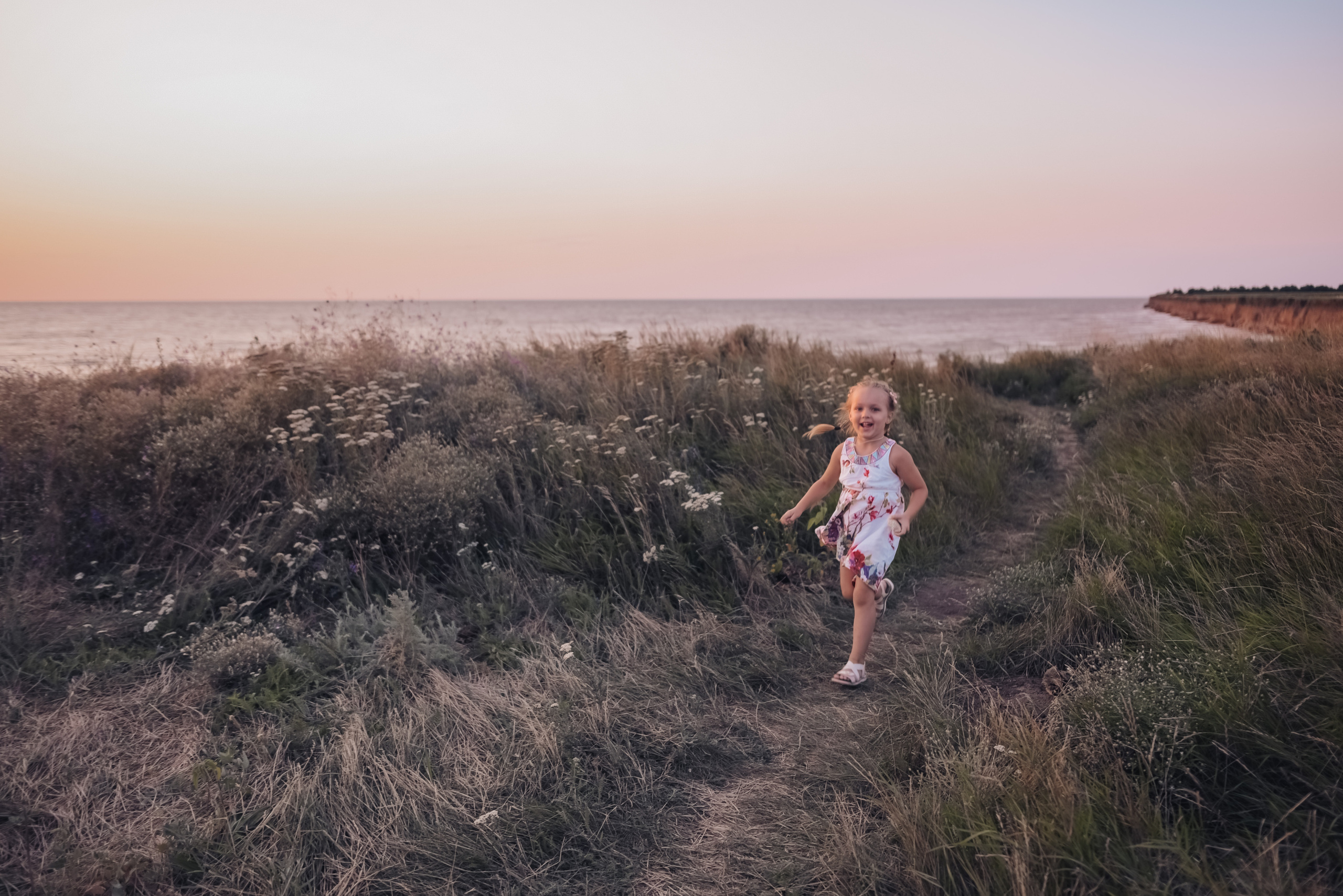 Ветер в волосах. Детский и семейный фотограф выпускной альбом Приморско-Ахтарск