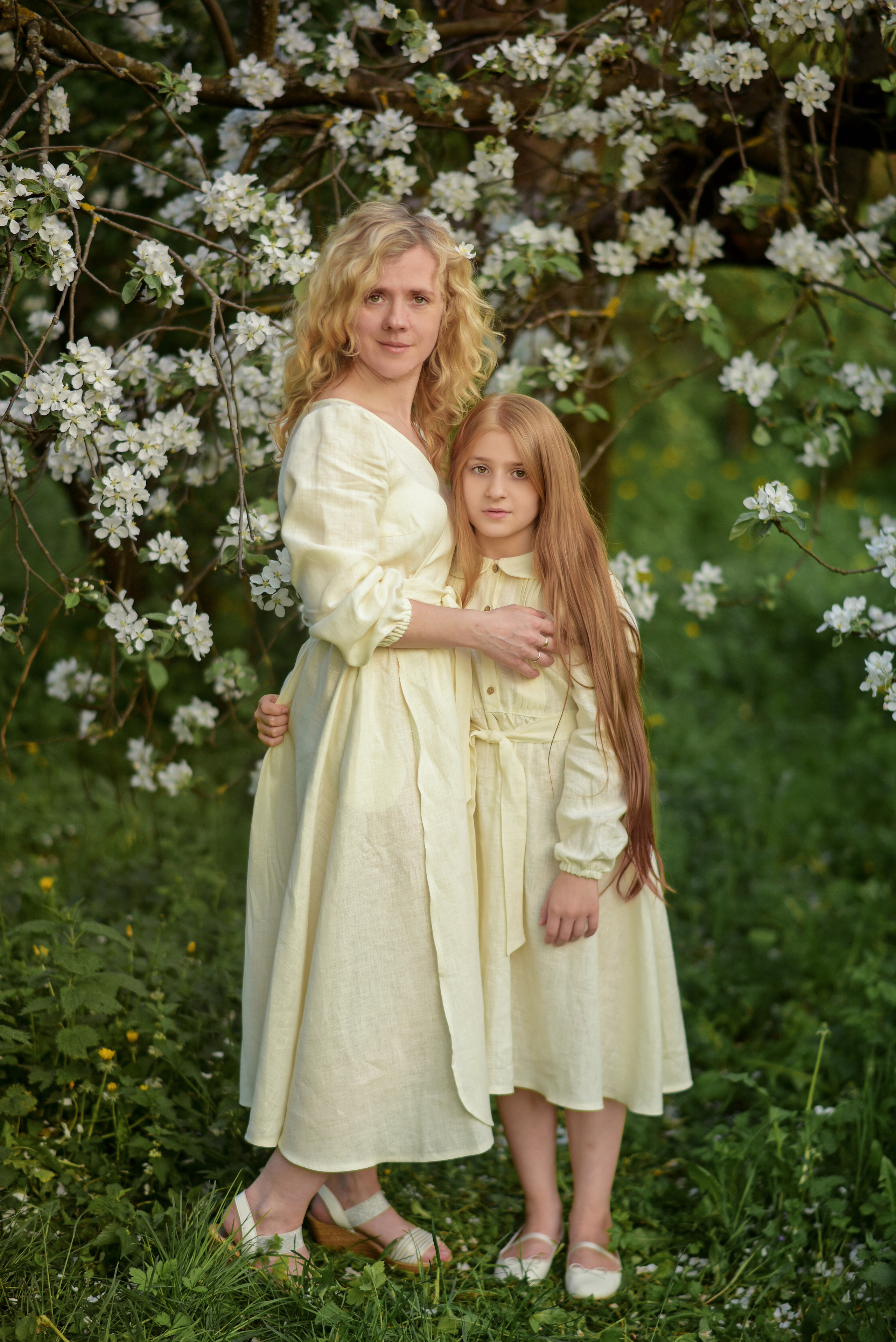 Прекрасное цветение, Юля и Ева. Детский и семейный фотограф выпускной альбом Приморско-Ахтарск