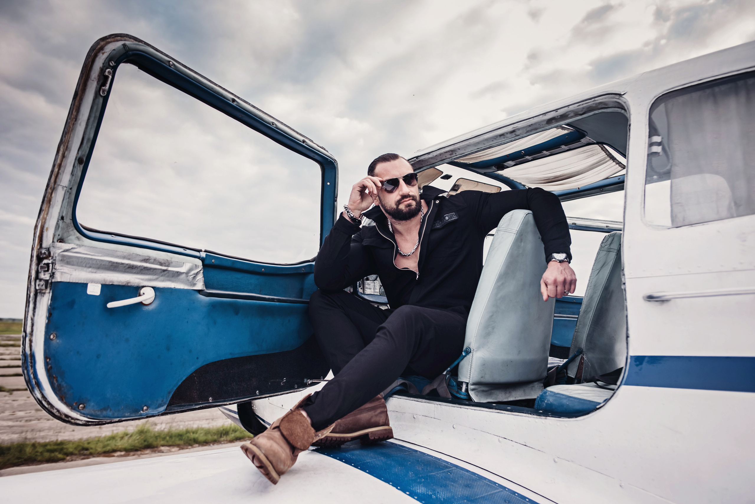 Первым делом самолеты. Детский и семейный фотограф выпускной альбом Приморско-Ахтарск