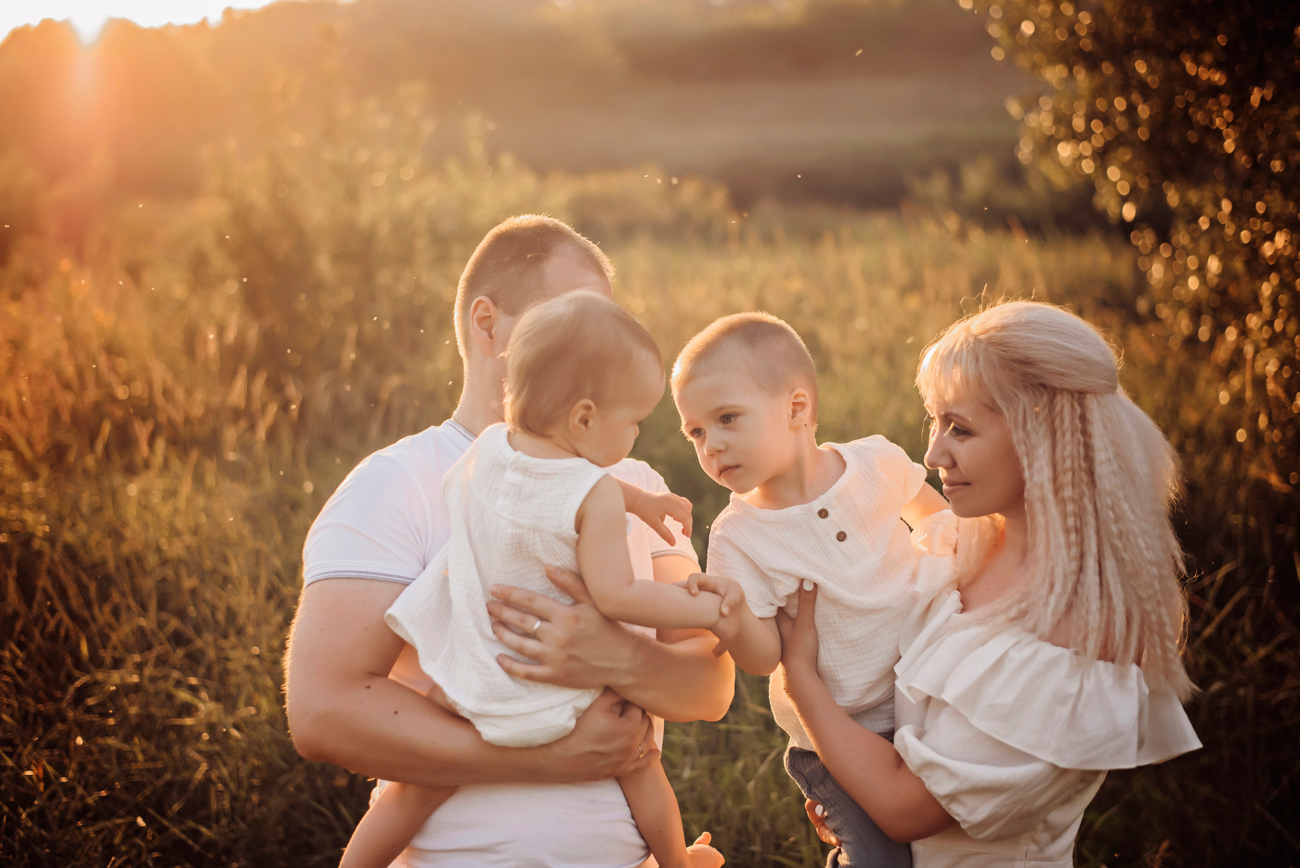 Виктория и Дмитрий с детками. Детский и семейный фотограф выпускной альбом Приморско-Ахтарск