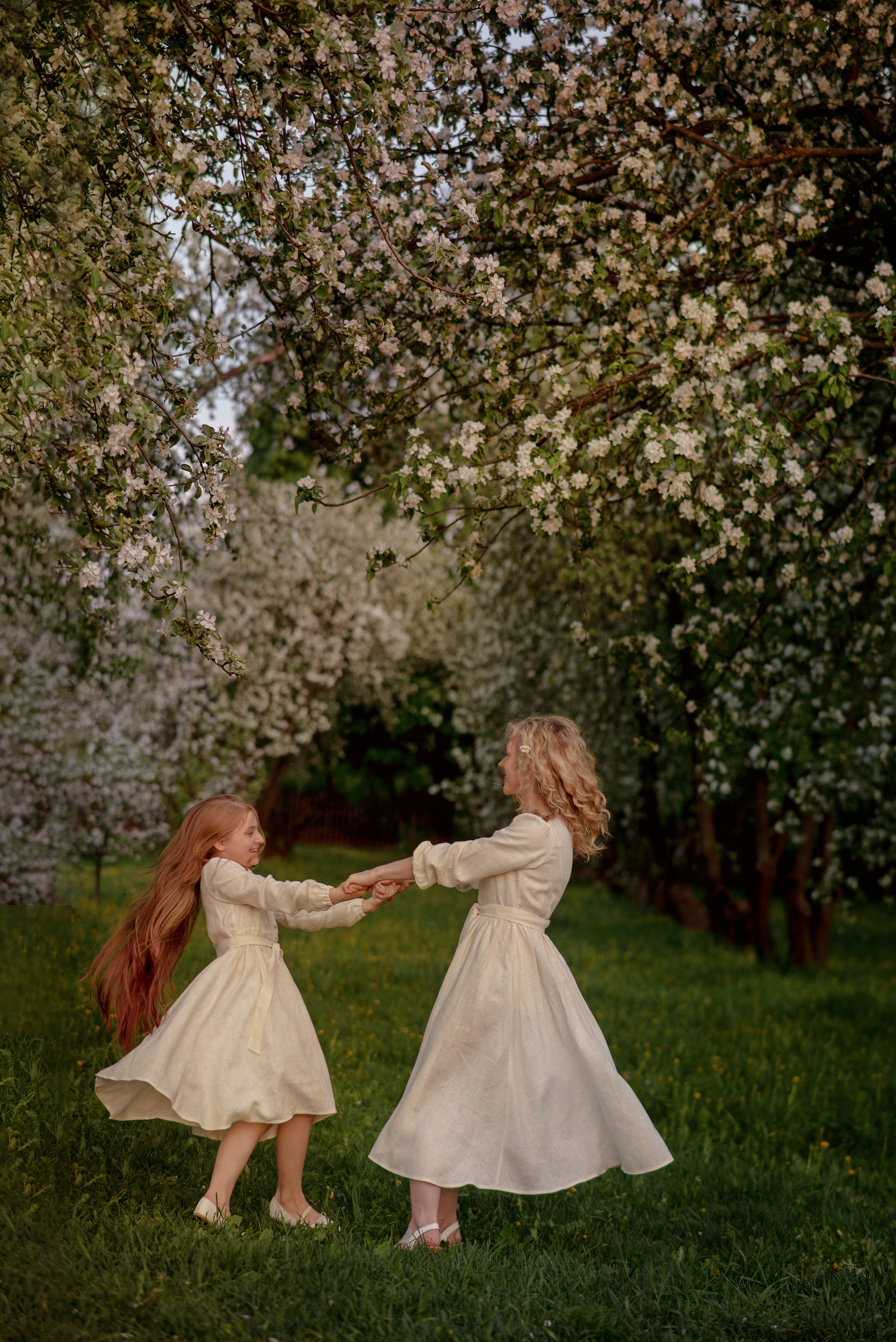 Прекрасное цветение, Юля и Ева. Детский и семейный фотограф выпускной альбом Приморско-Ахтарск