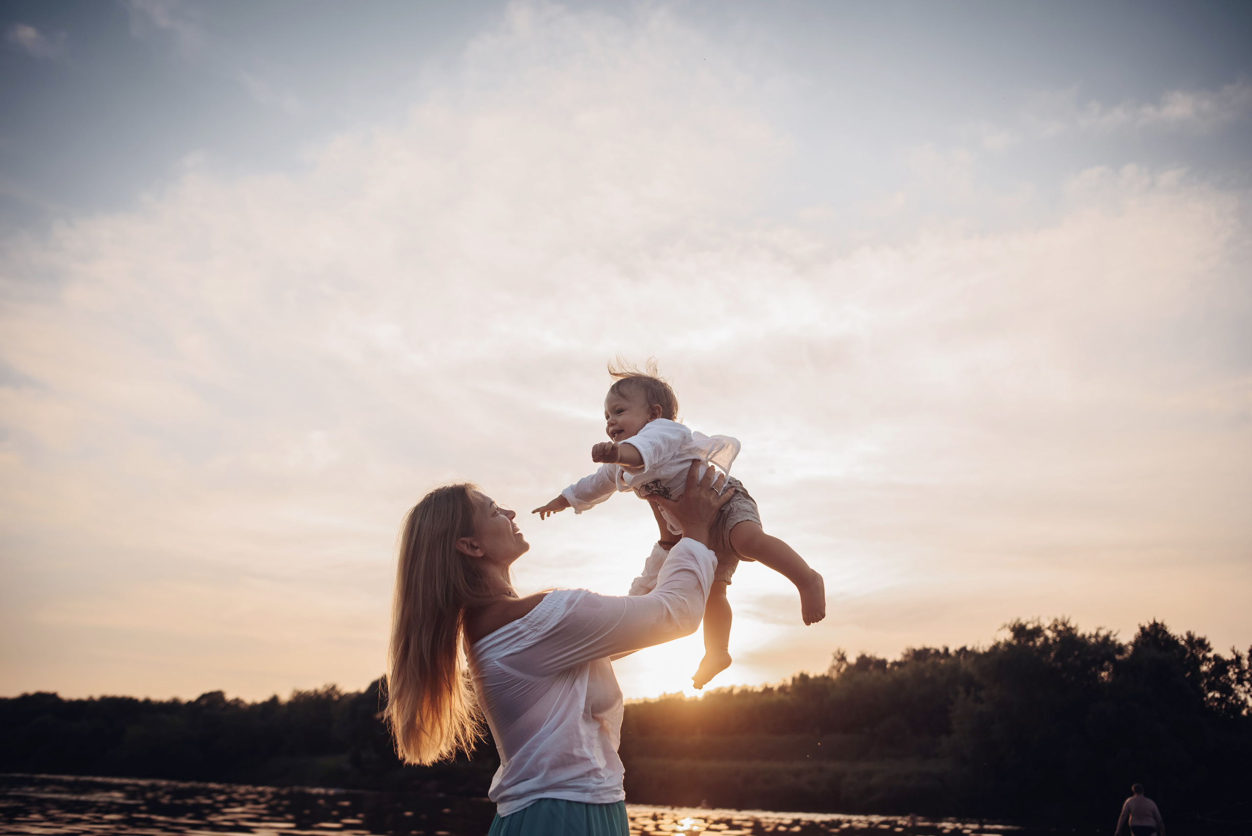Наталья с детками у реки. Детский и семейный фотограф выпускной альбом Приморско-Ахтарск