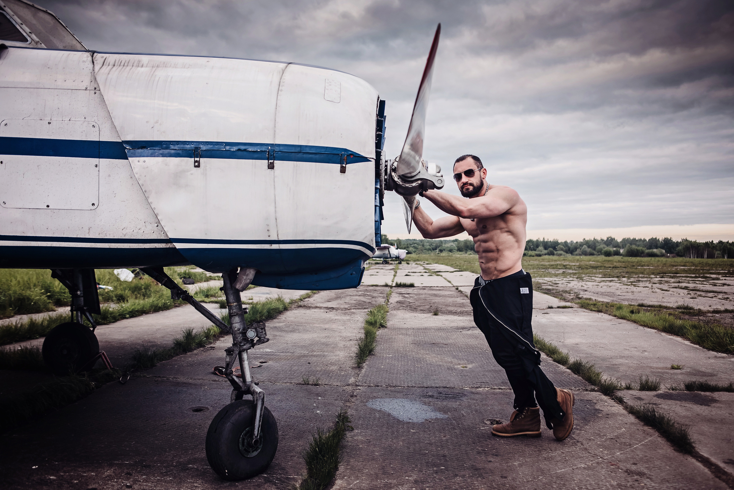 Первым делом самолеты. Детский и семейный фотограф выпускной альбом Приморско-Ахтарск
