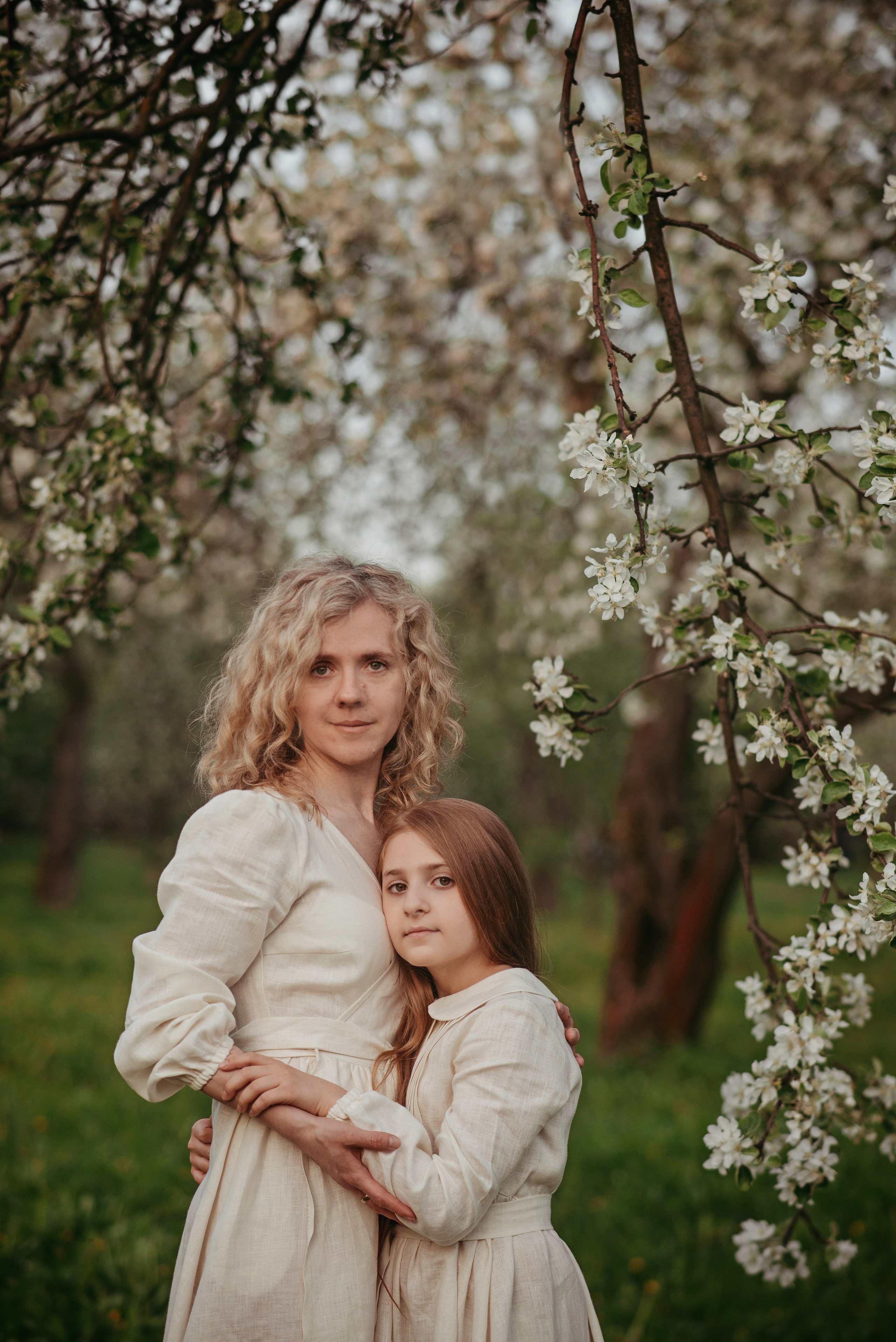 Прекрасное цветение, Юля и Ева. Детский и семейный фотограф выпускной альбом Приморско-Ахтарск