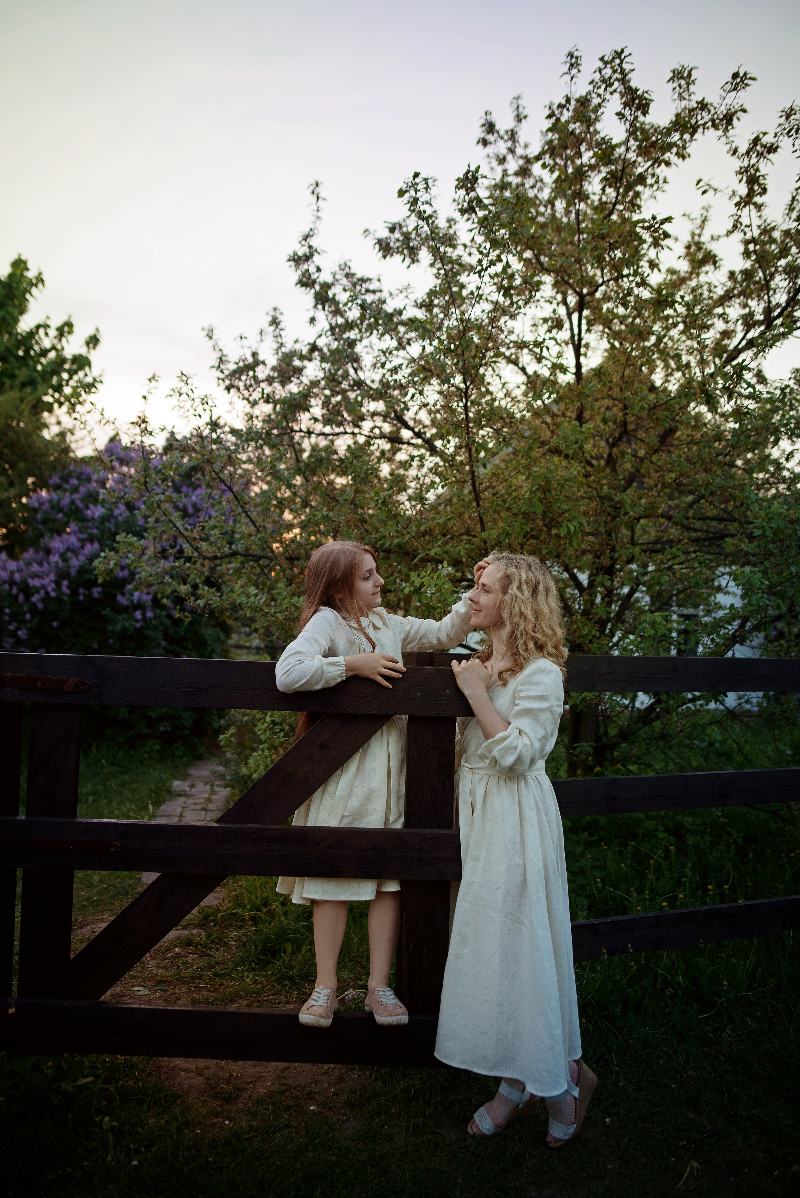 Прекрасное цветение, Юля и Ева. Детский и семейный фотограф выпускной альбом Приморско-Ахтарск