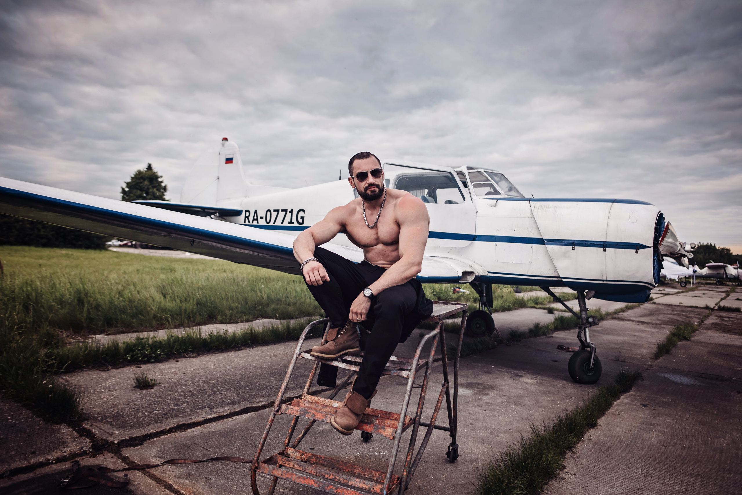 Первым делом самолеты. Детский и семейный фотограф выпускной альбом Приморско-Ахтарск