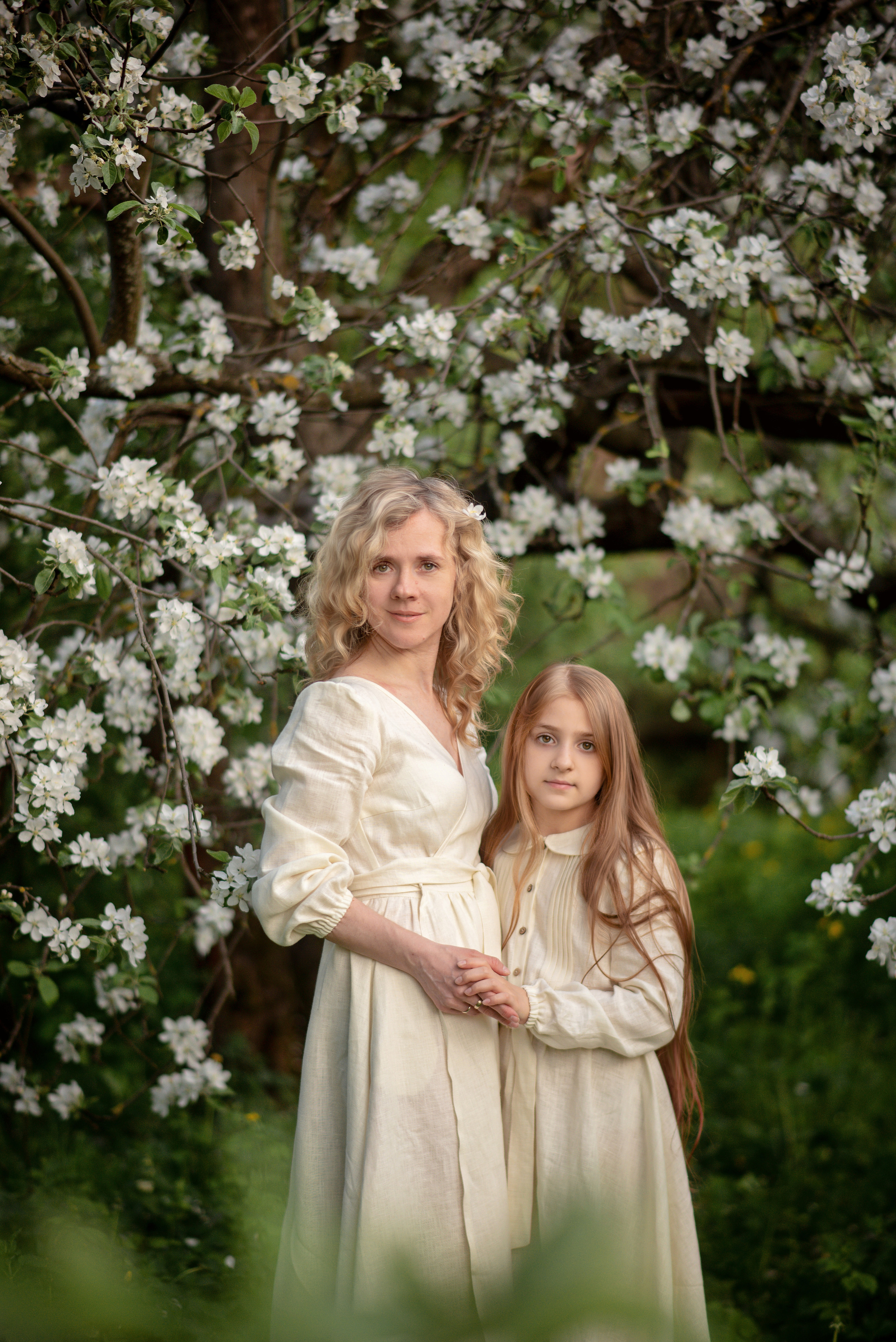 Прекрасное цветение, Юля и Ева. Детский и семейный фотограф выпускной альбом Приморско-Ахтарск