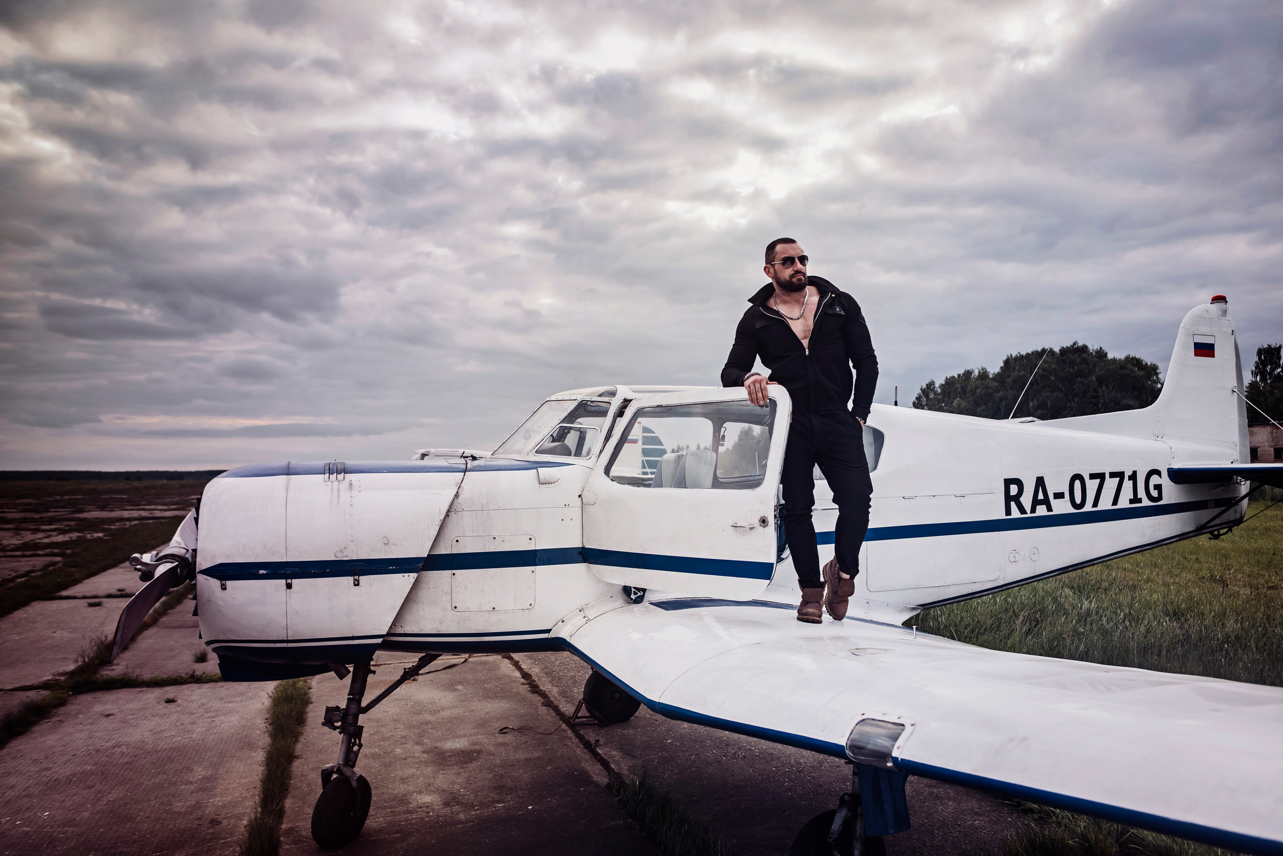 Первым делом самолеты. Детский и семейный фотограф выпускной альбом Приморско-Ахтарск