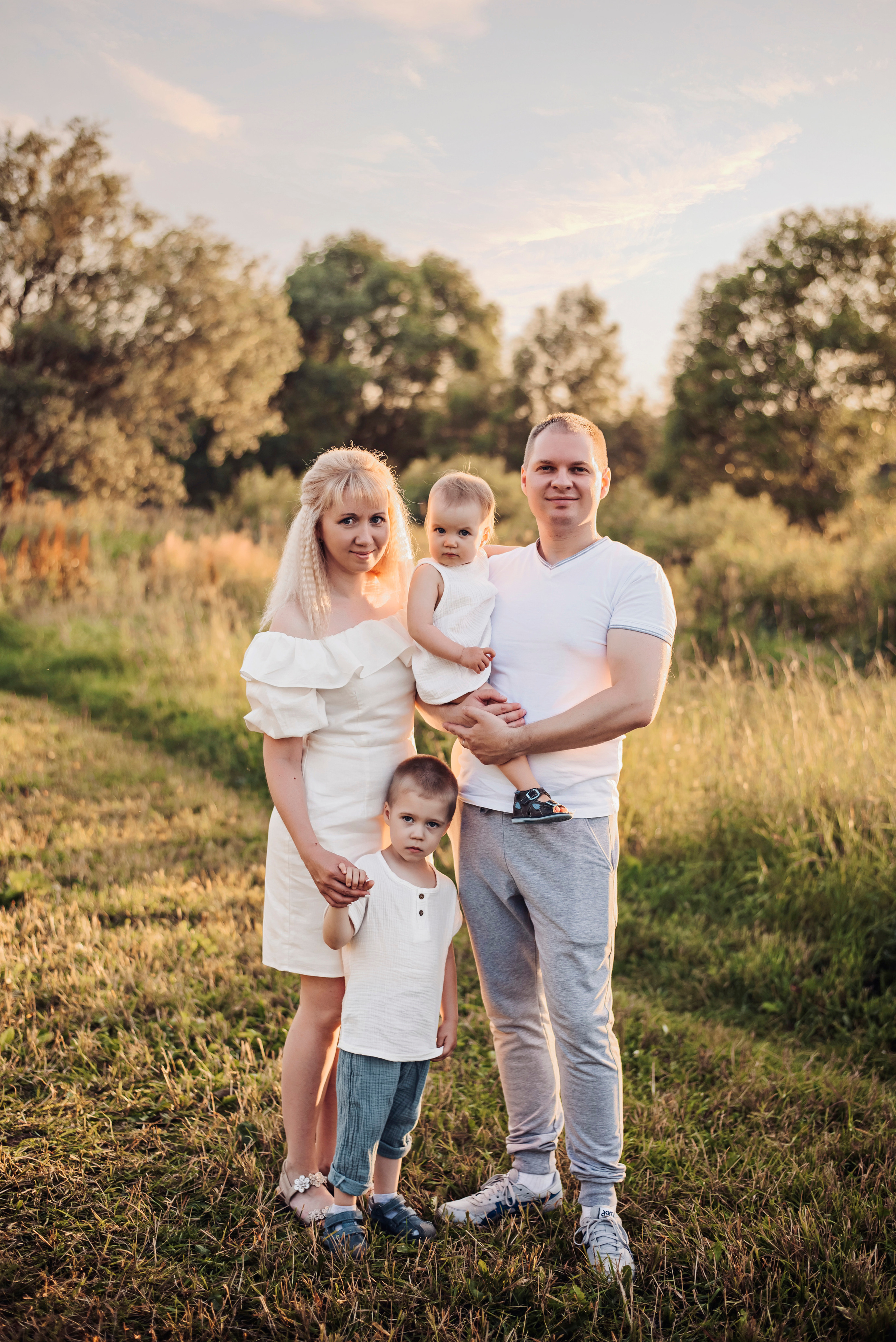 Виктория и Дмитрий с детками. Детский и семейный фотограф выпускной альбом Приморско-Ахтарск