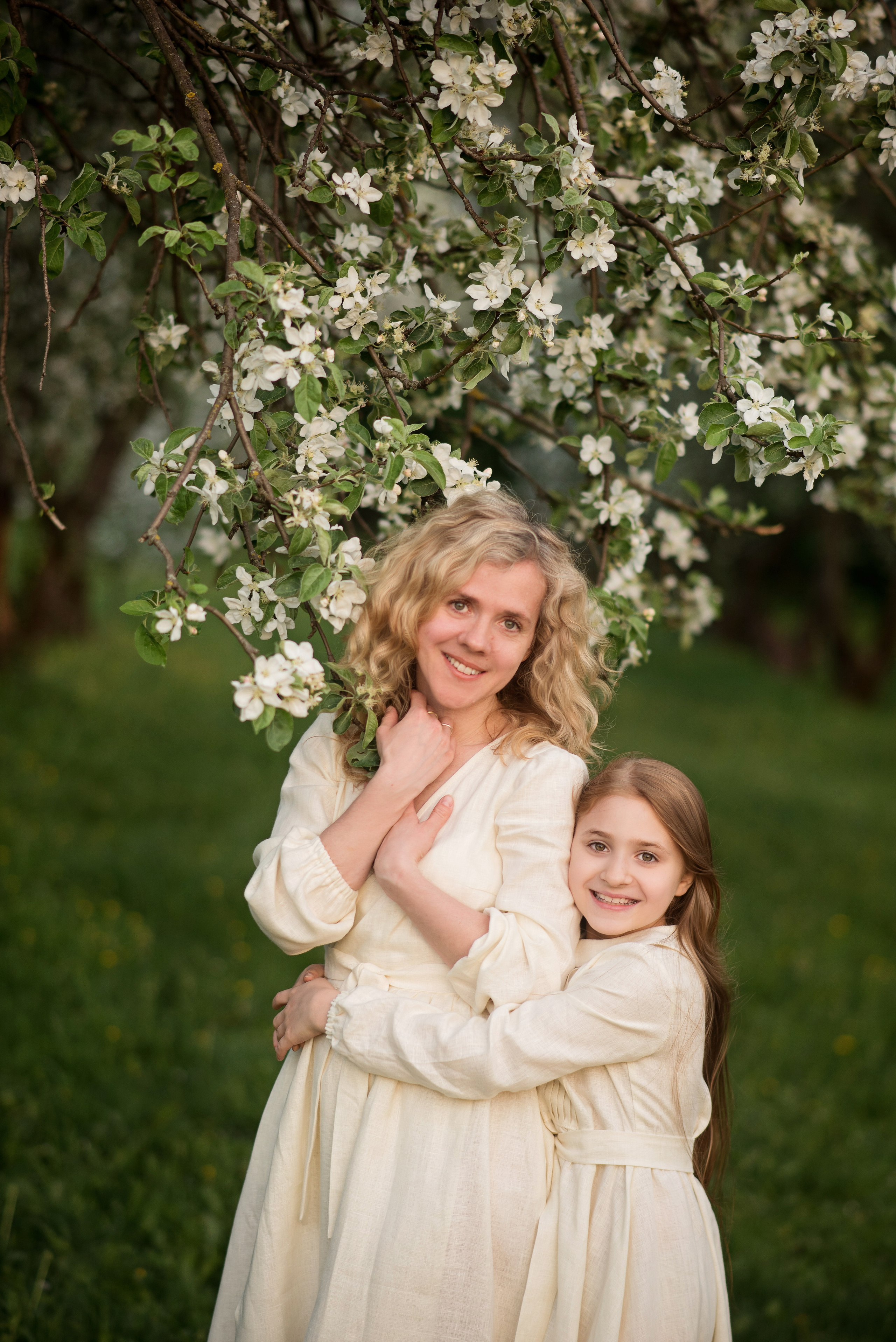 Прекрасное цветение, Юля и Ева. Детский и семейный фотограф выпускной альбом Приморско-Ахтарск