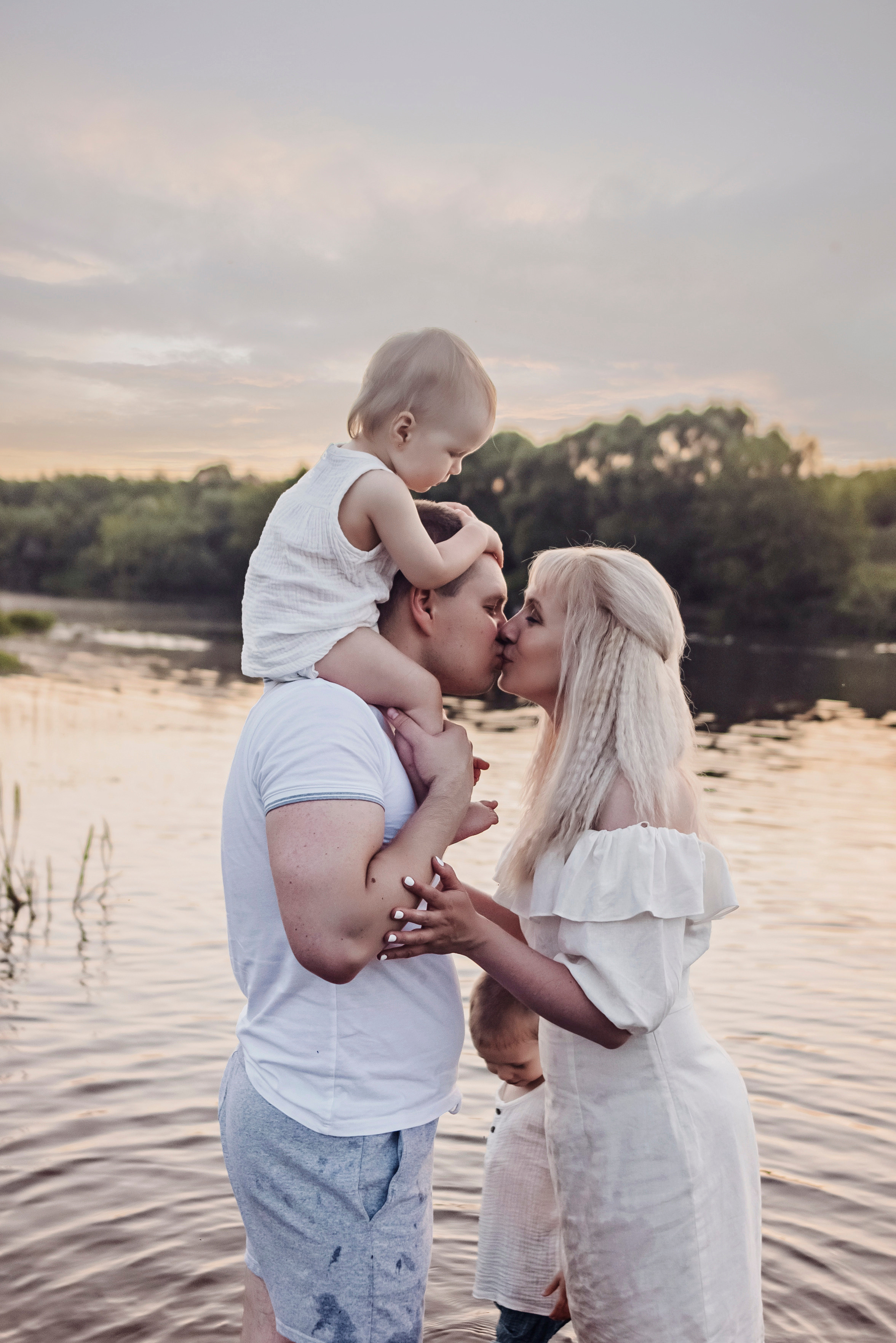 Виктория и Дмитрий с детками. Детский и семейный фотограф выпускной альбом Приморско-Ахтарск