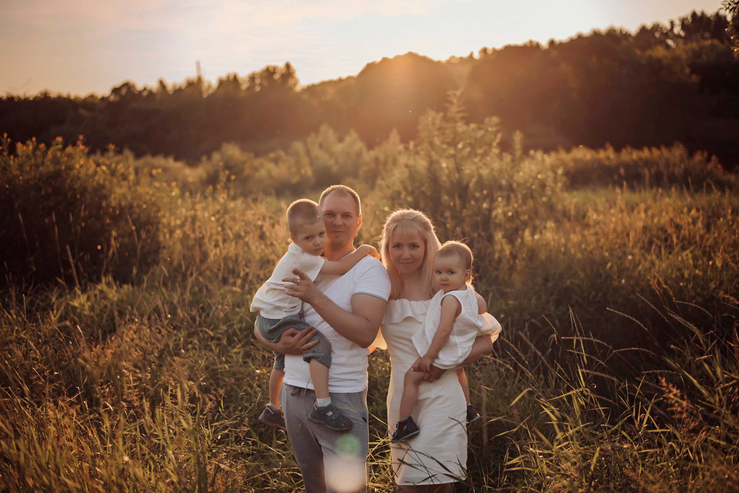 Виктория и Дмитрий с детками. Детский и семейный фотограф выпускной альбом Приморско-Ахтарск