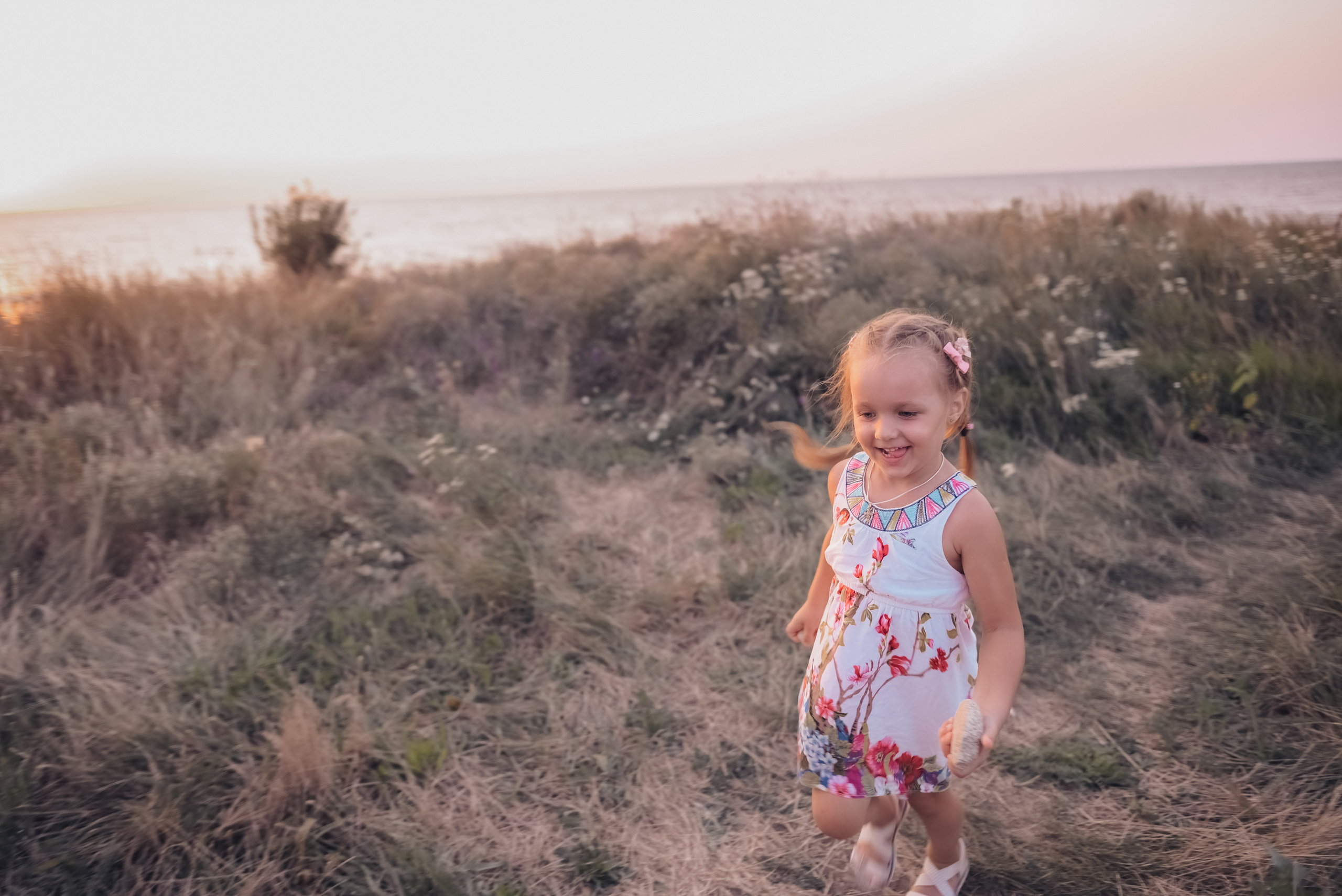 Ветер в волосах. Детский и семейный фотограф выпускной альбом Приморско-Ахтарск