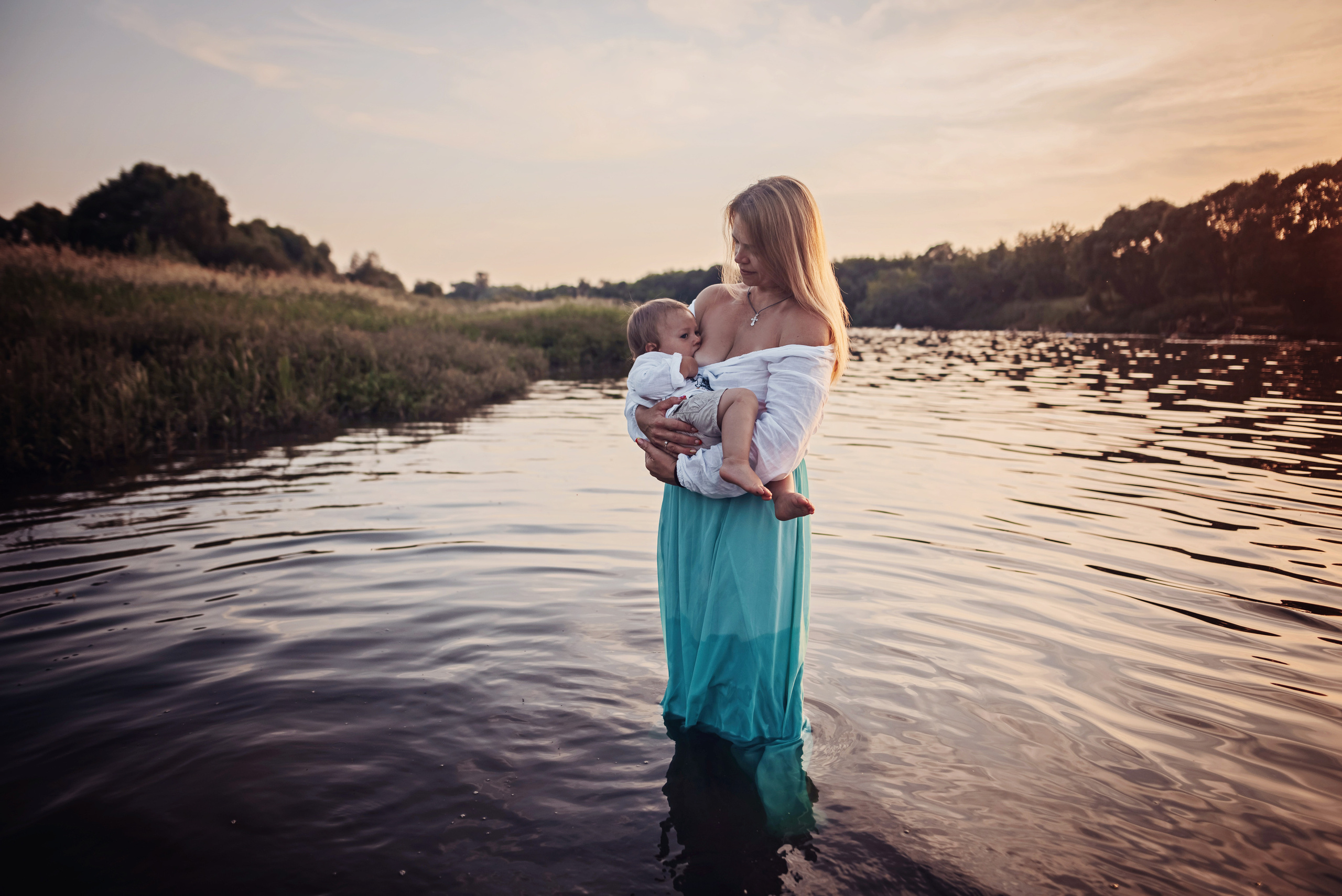 Наталья с детками у реки. Детский и семейный фотограф выпускной альбом Приморско-Ахтарск
